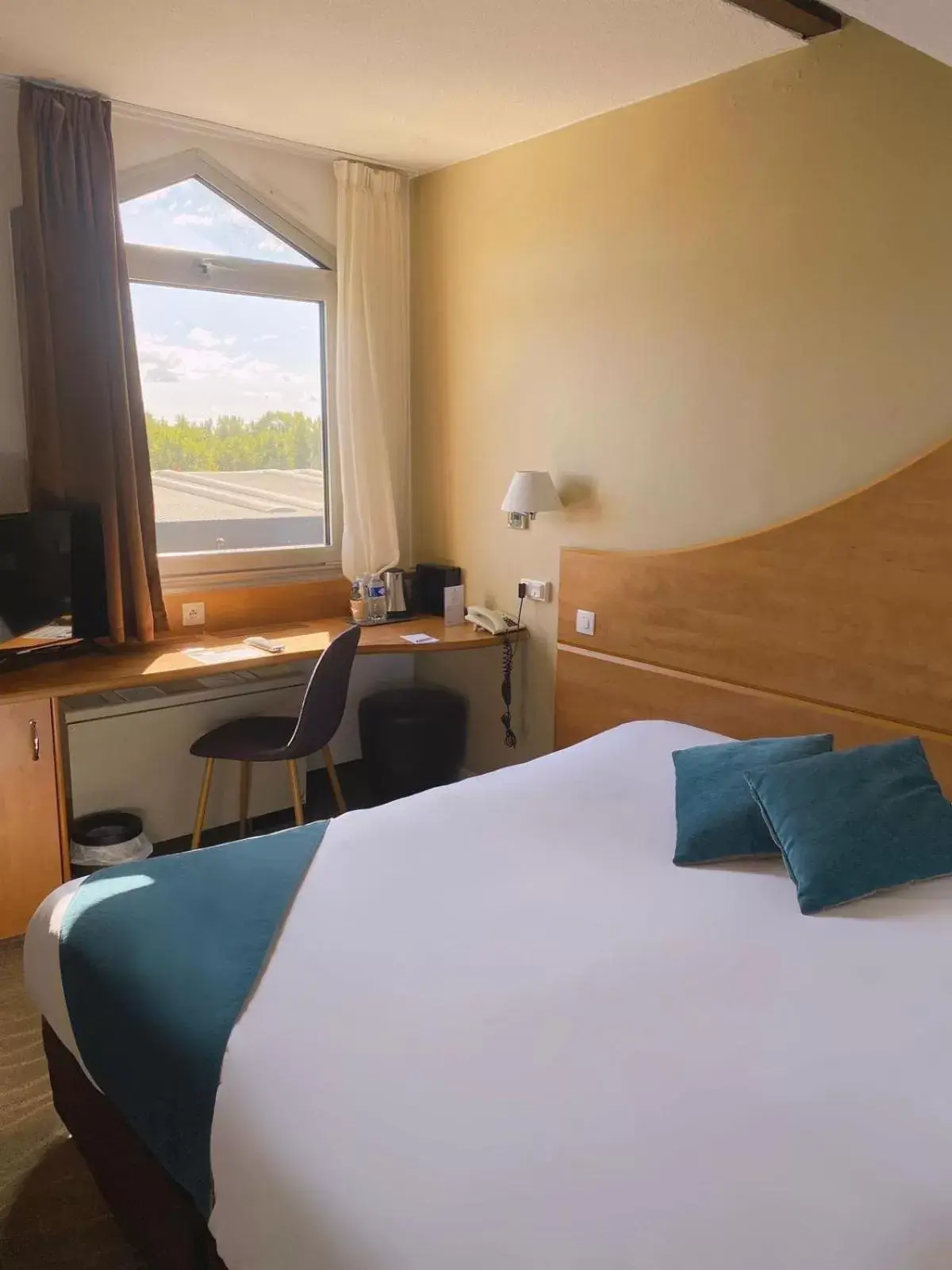 Bed in Sure Hotel by Best Western Bordeaux Lac