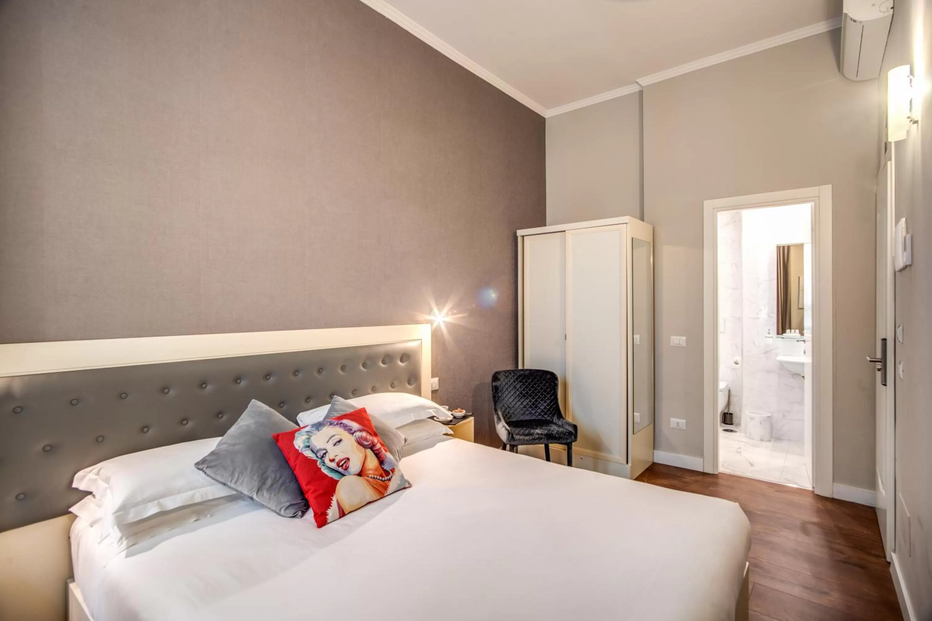 Bed in Hotel San Silvestro