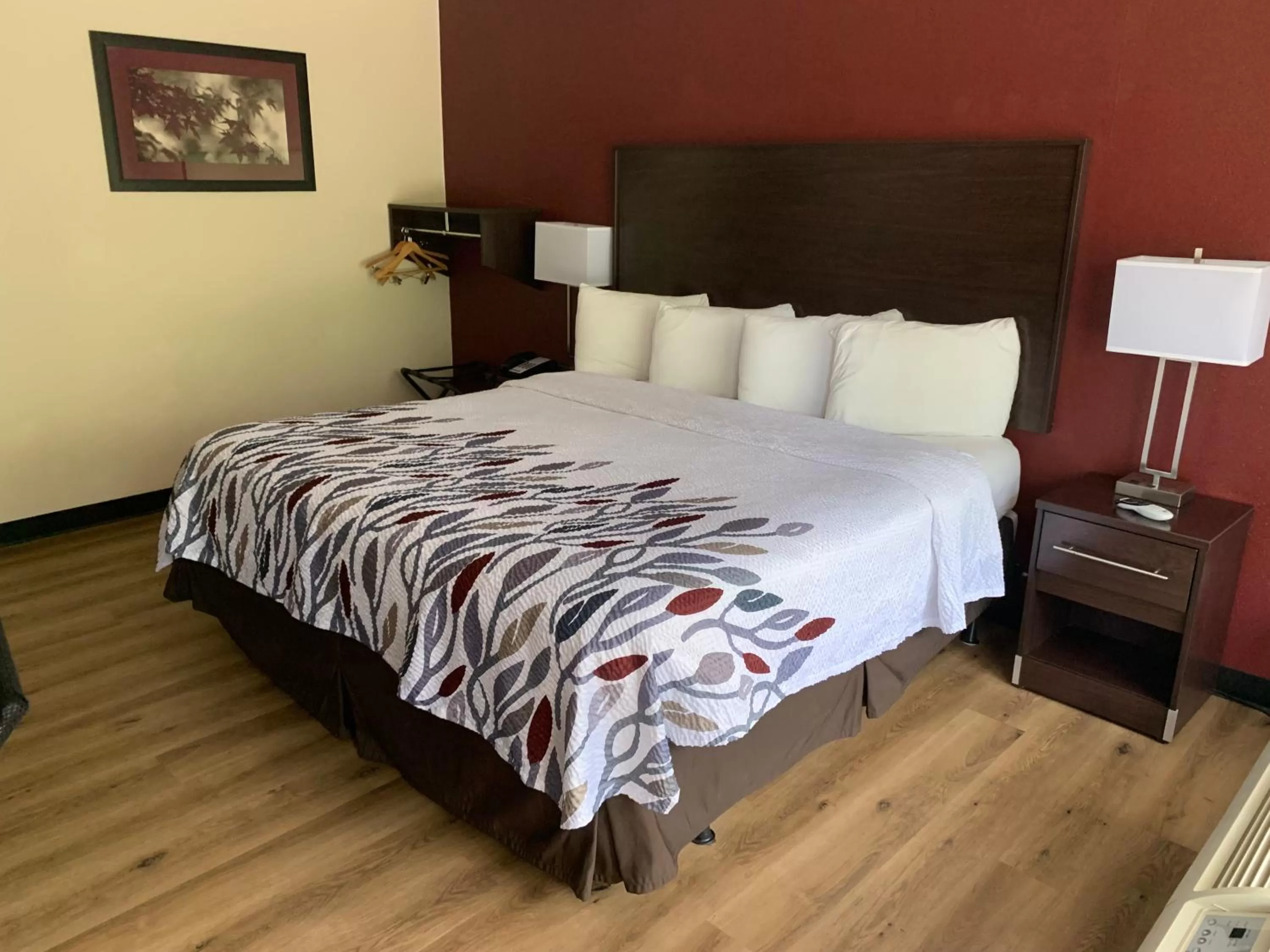 Bed in Red Roof Inn Clearfield
