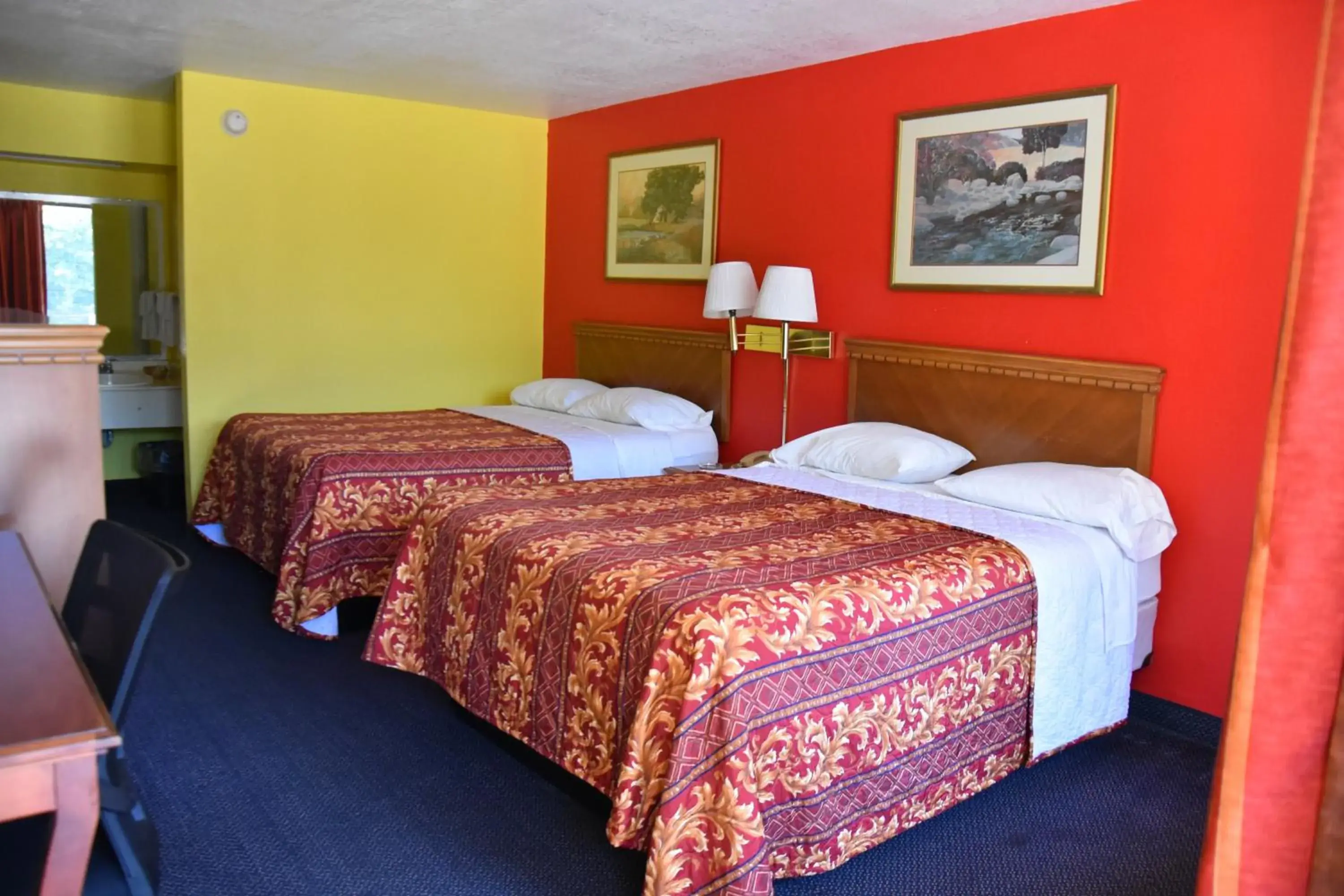 Bed in Homeplace Inn Bed in Homeplace Inn