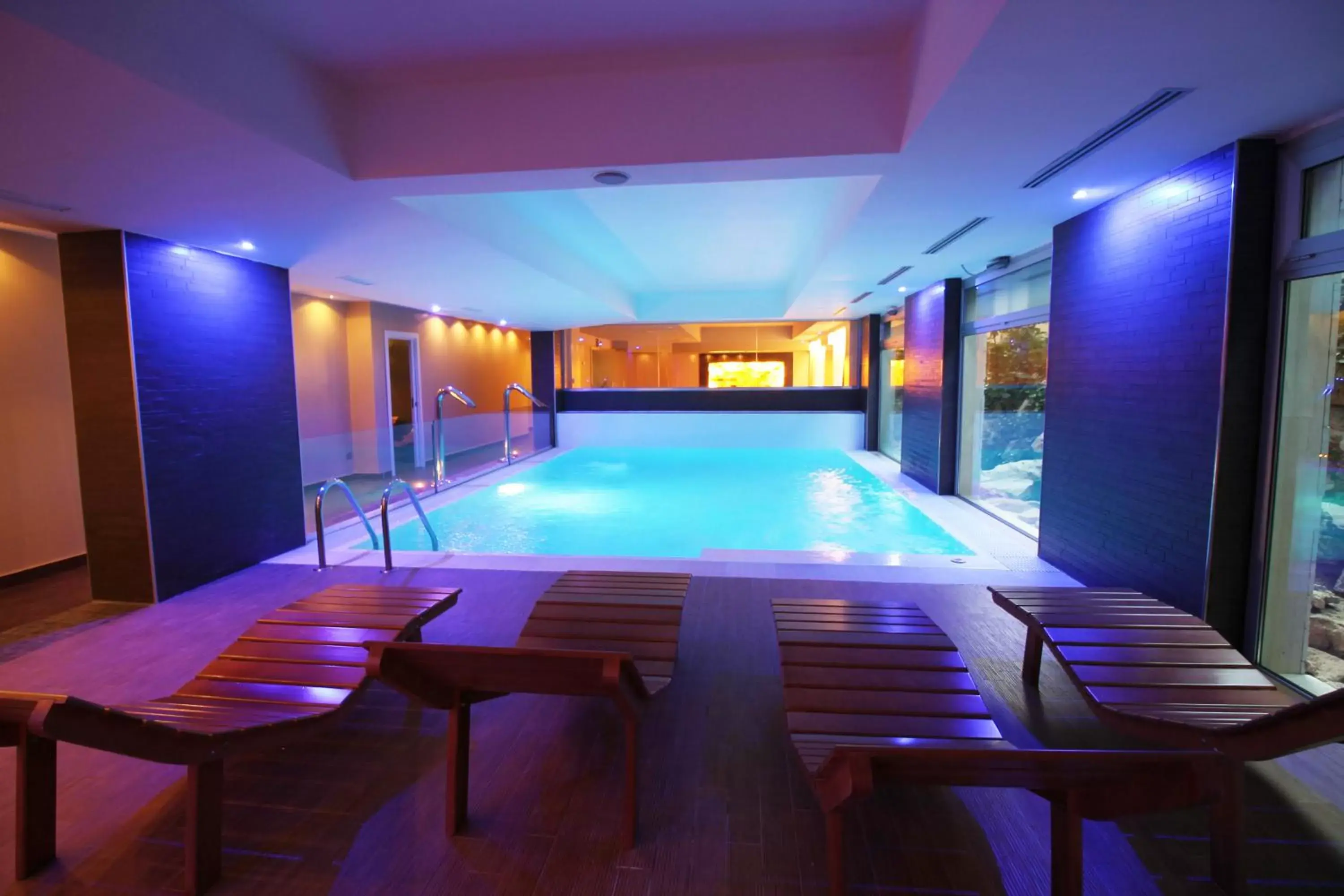 Hot Tub, Swimming Pool in Regiohotel Manfredi