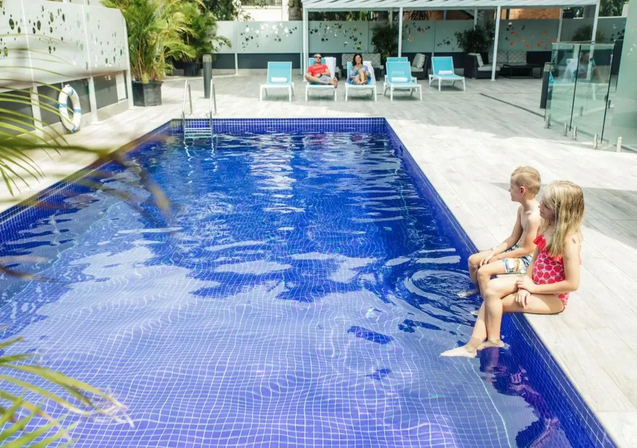 Swimming Pool in Pacific Hotel Brisbane