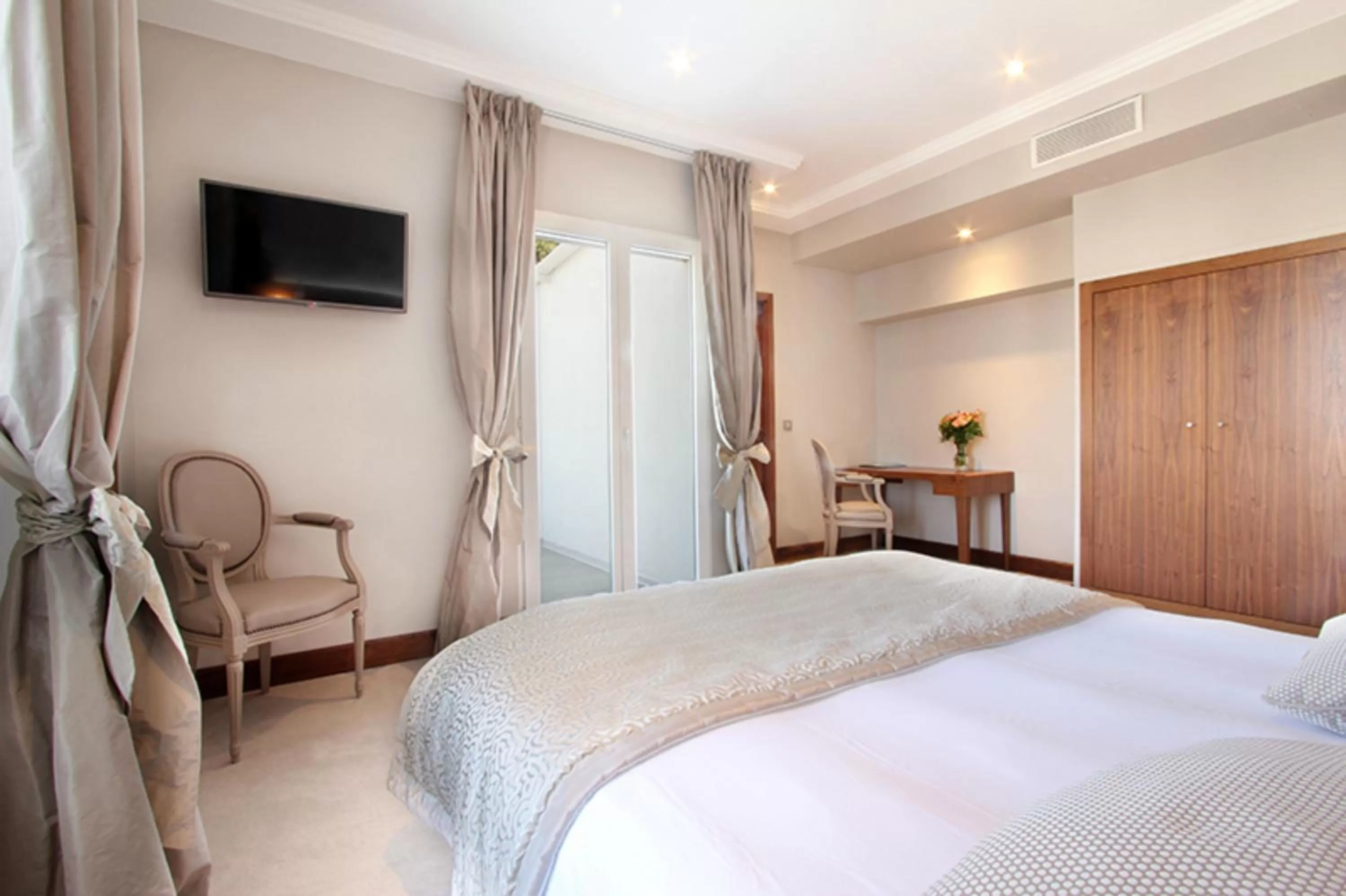 Bedroom, Bed in Le Rhul