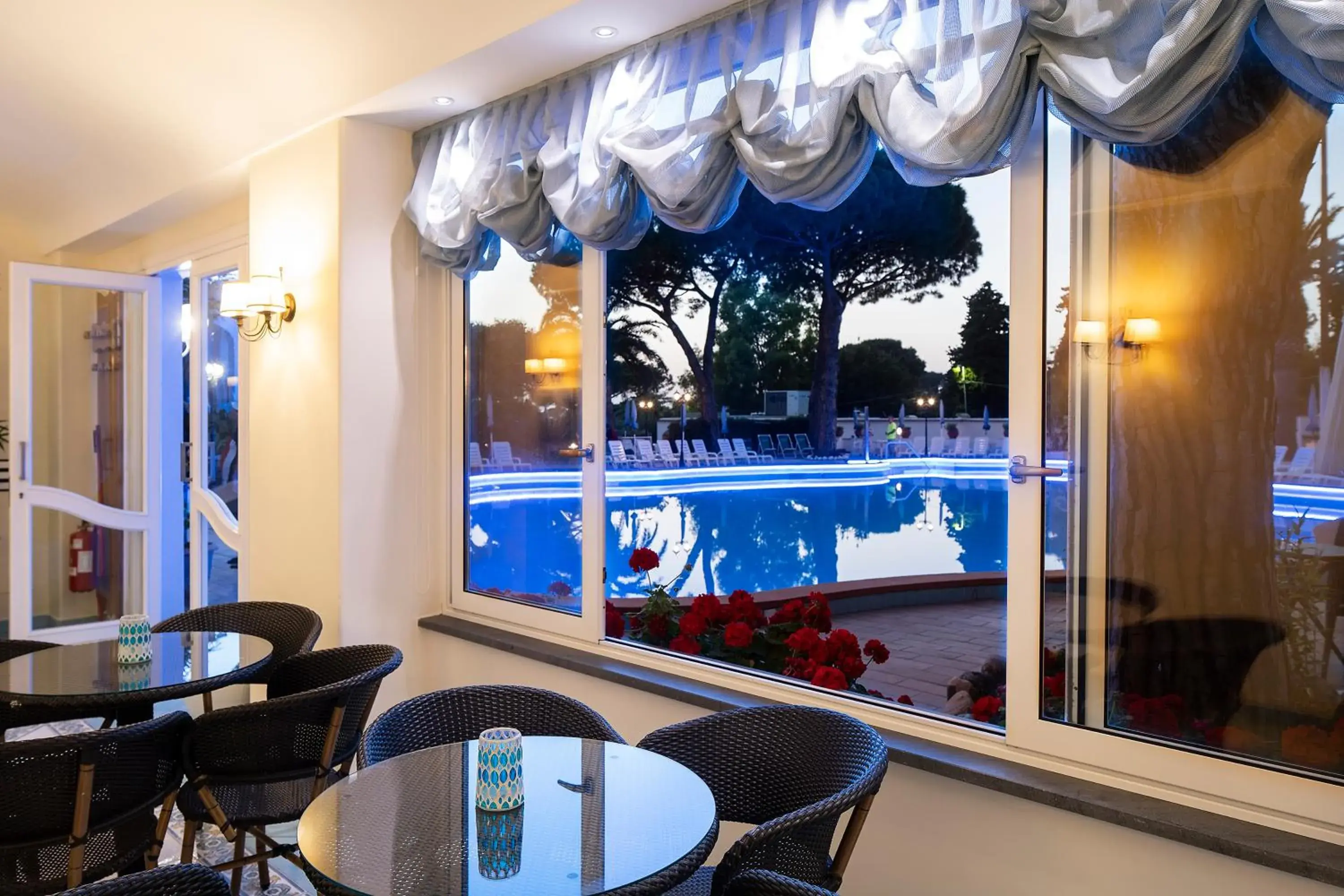 Lounge or bar, Swimming Pool in Hotel Terme Park Imperial