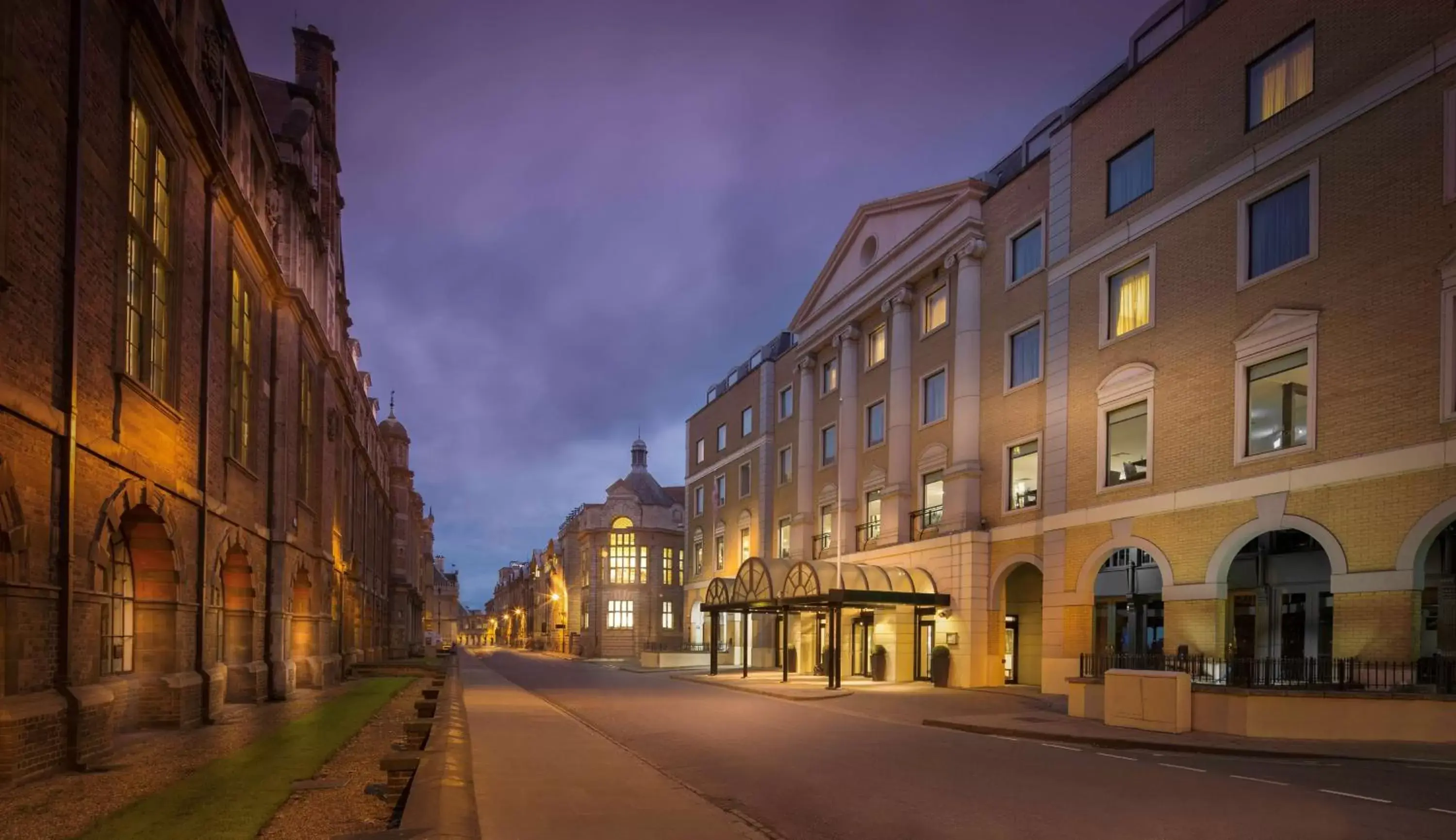 Property building, Neighborhood in Hilton Cambridge City Centre