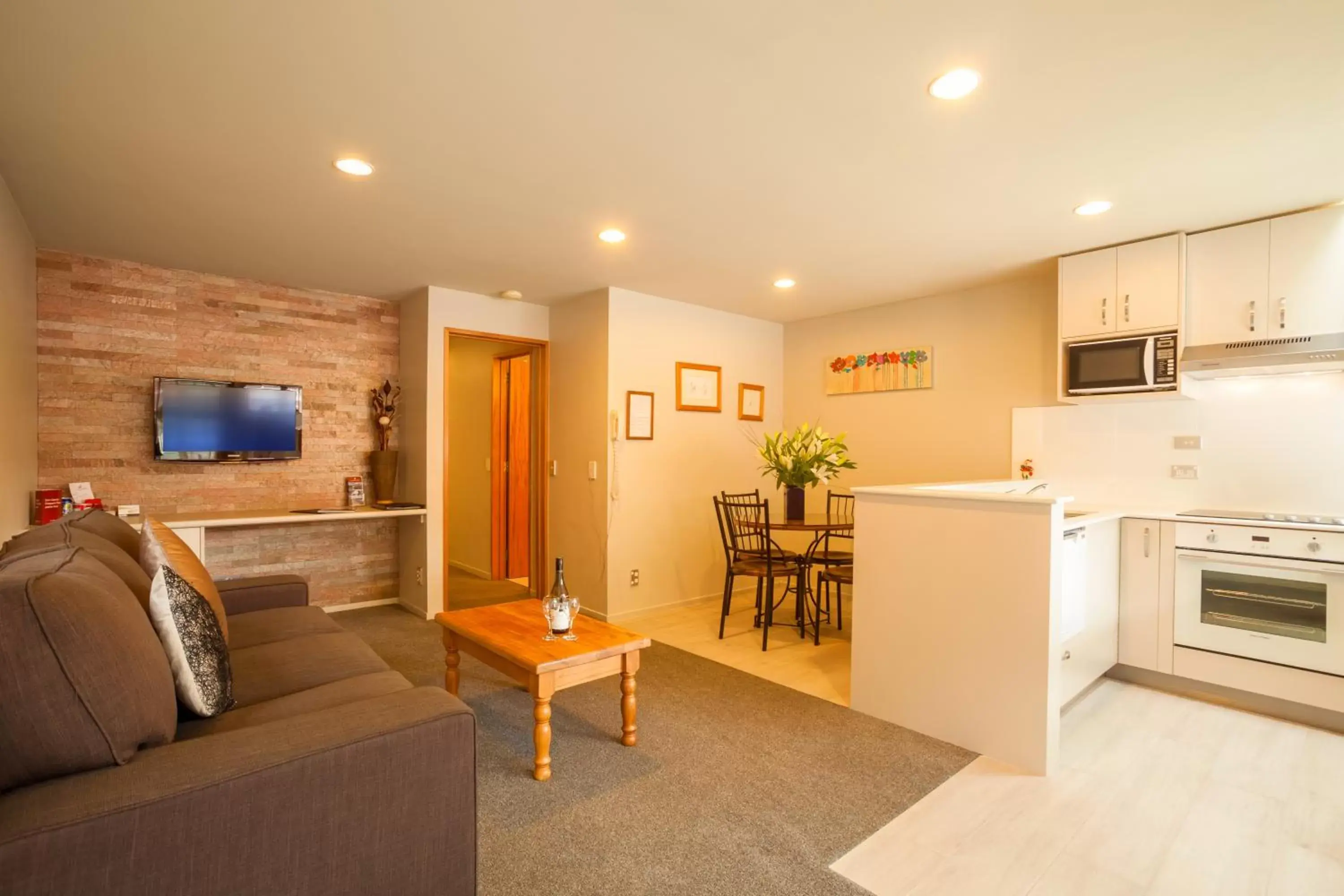 Living room, Kitchen/Kitchenette in Cranbury Court Apartments