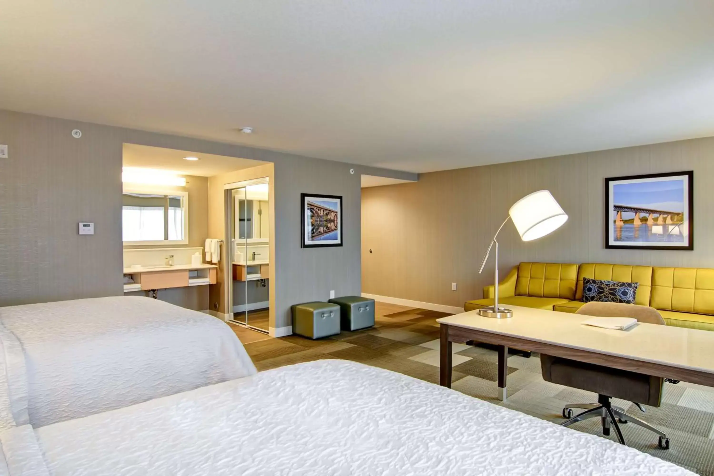 Bedroom, Seating Area in Hampton Inn & Suites by Hilton Saskatoon Airport