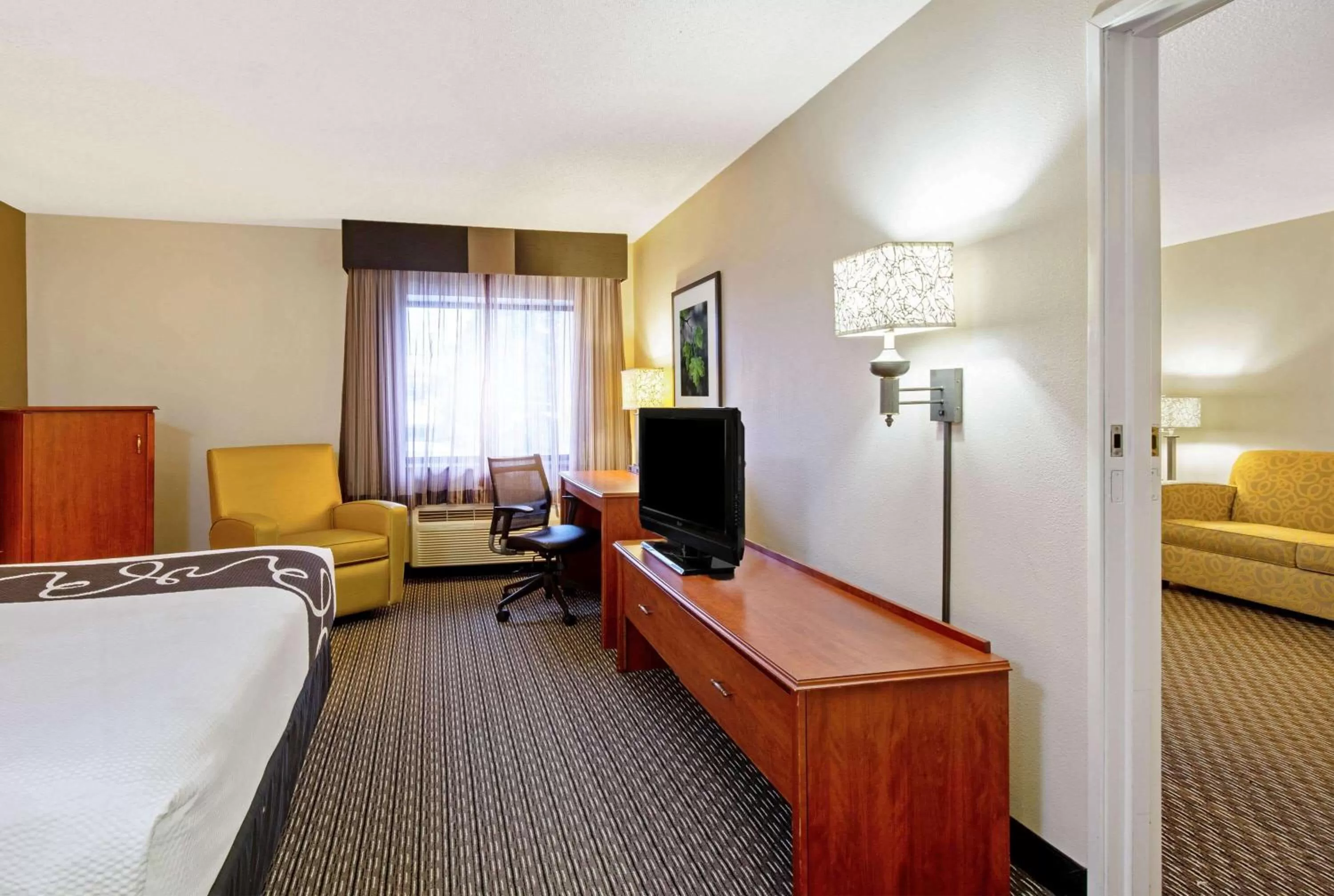 Photo of the whole room, Bed in La Quinta by Wyndham Harrisburg Airport Hershey