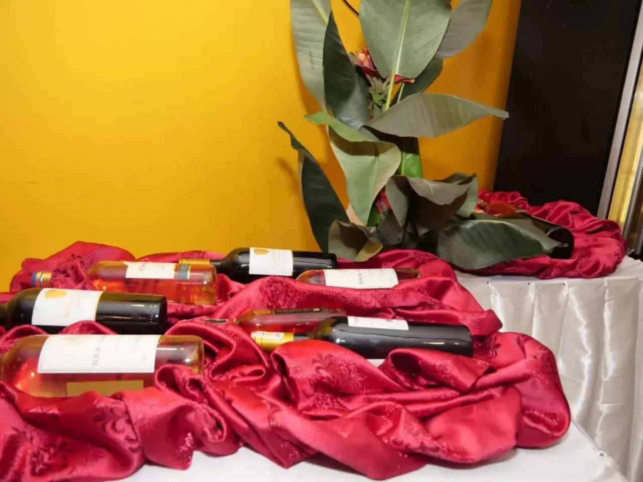 Restaurant/places to eat in Marriot Metropolitan Hotel Restaurant/places to eat in Marriot Metropolitan Hotel