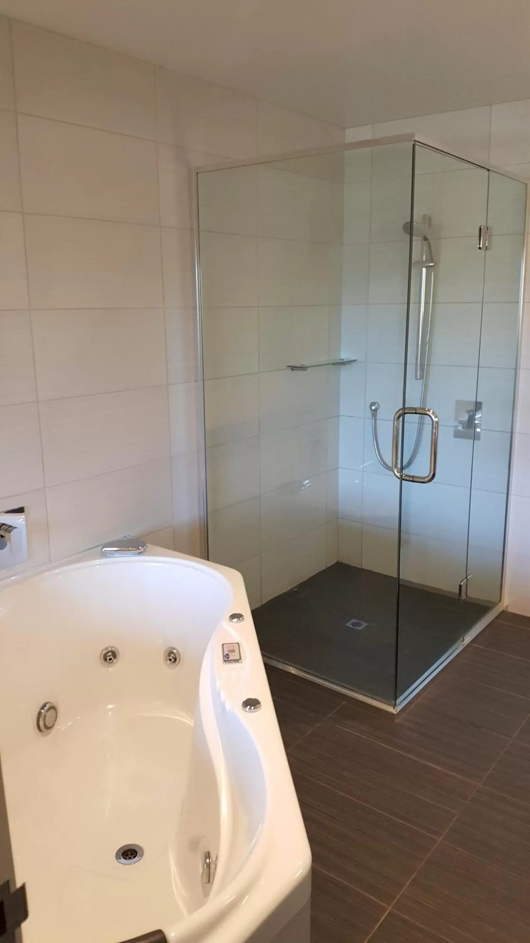 Shower, Bathroom in Chateau Marlborough Hotel