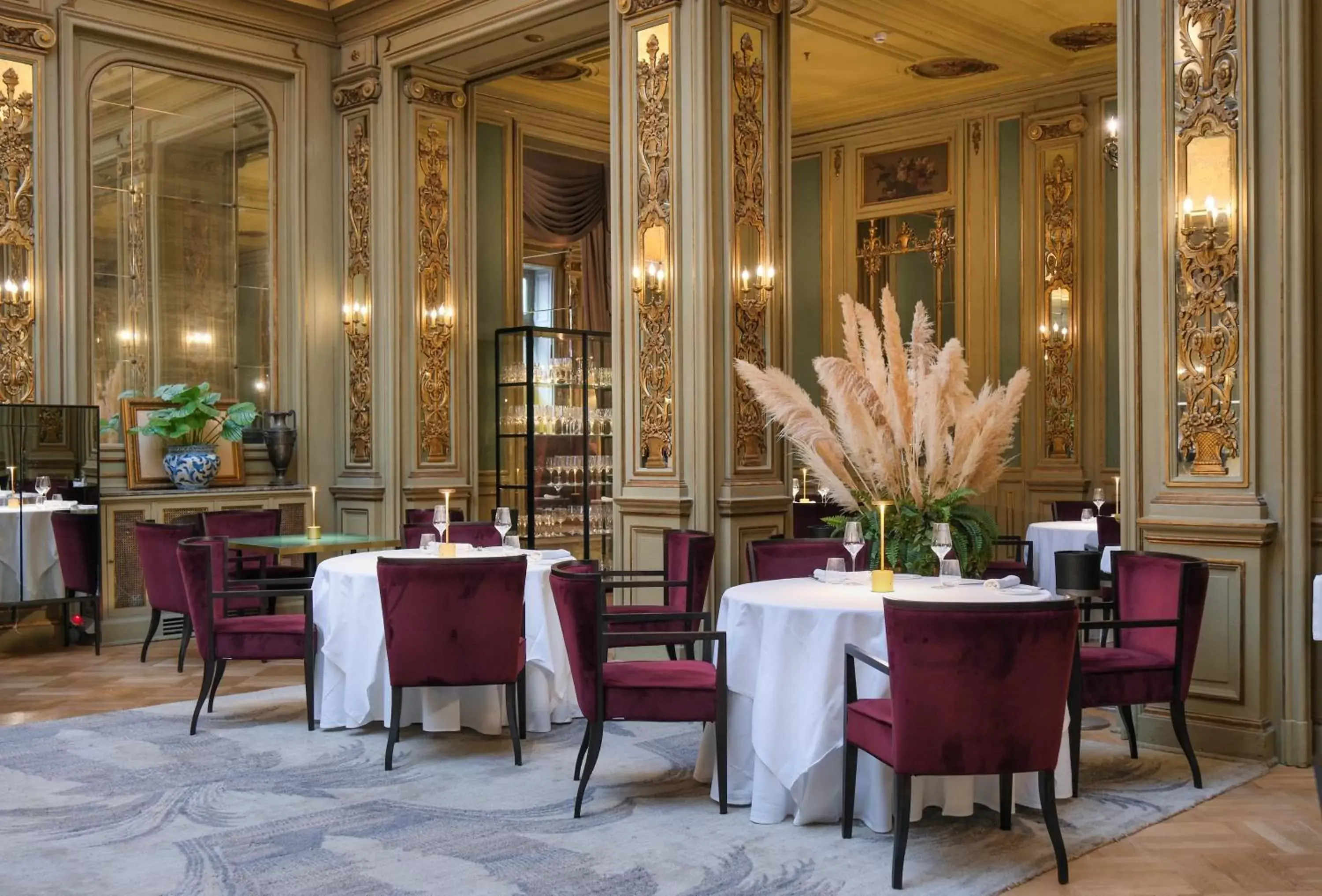 Restaurant/Places to Eat in Grand Hotel Et Des Palmes