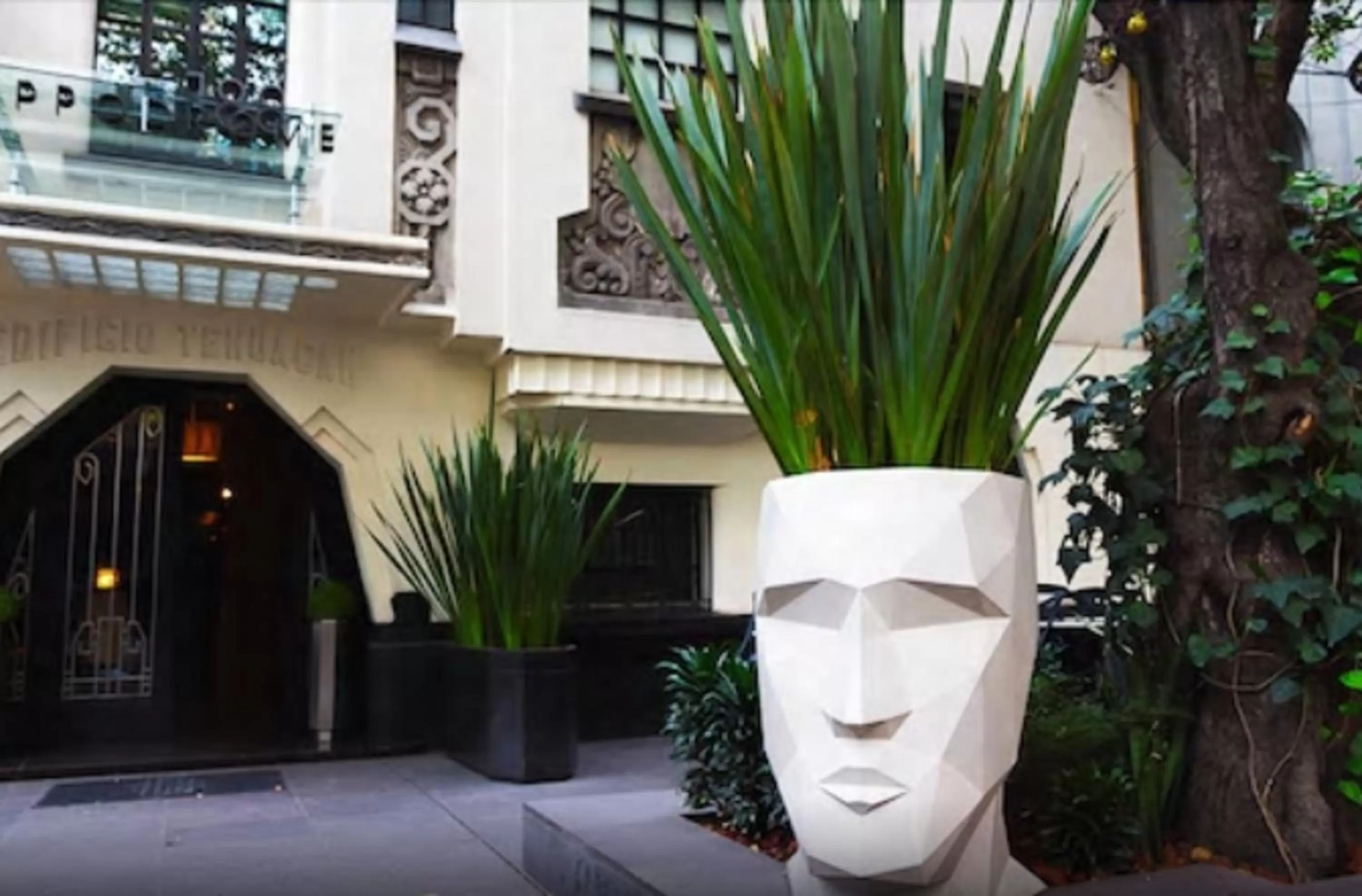 Facade/entrance in Hippodrome Hotel Condesa