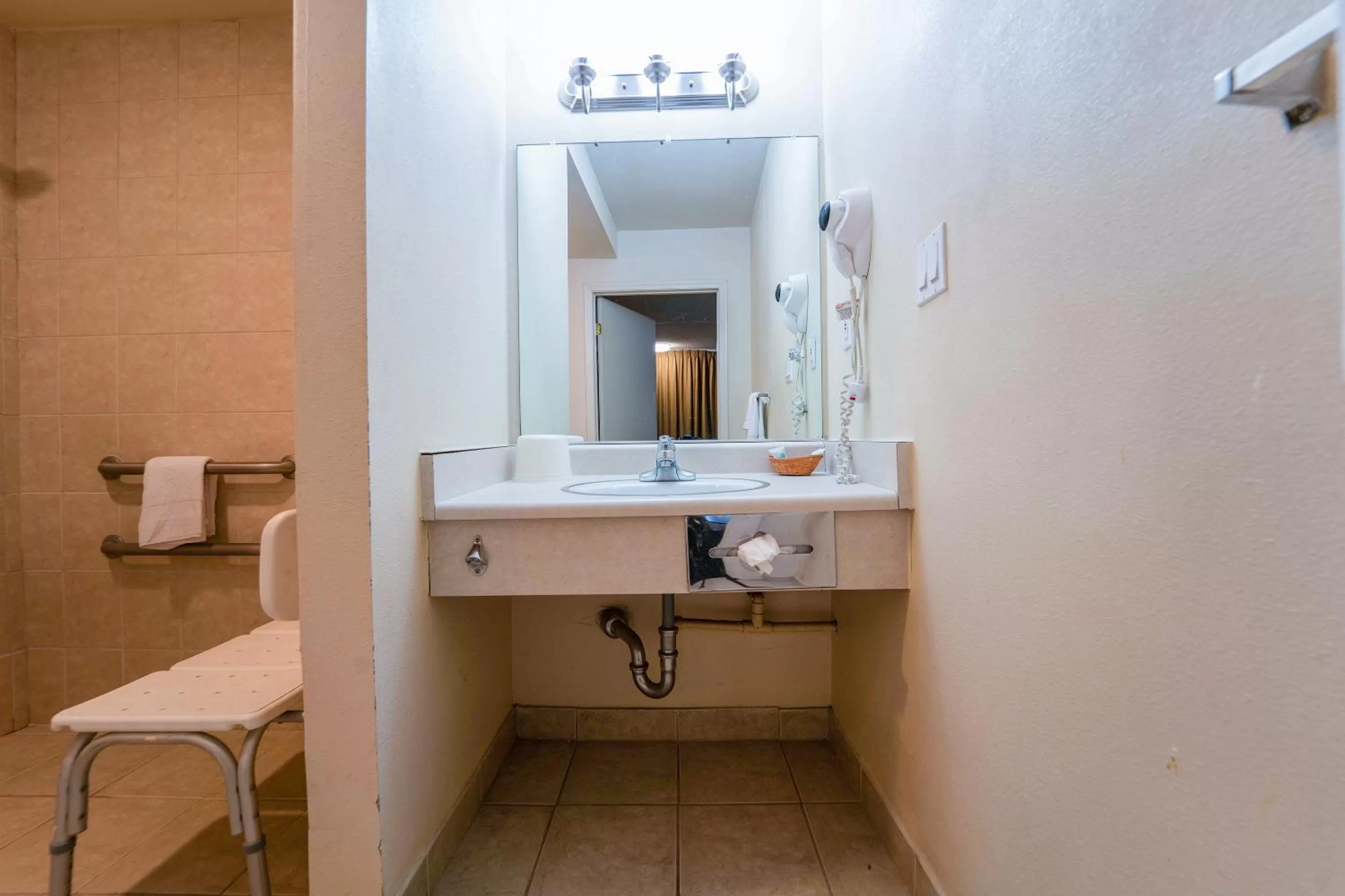 Bathroom in Royal Plaza Inn
