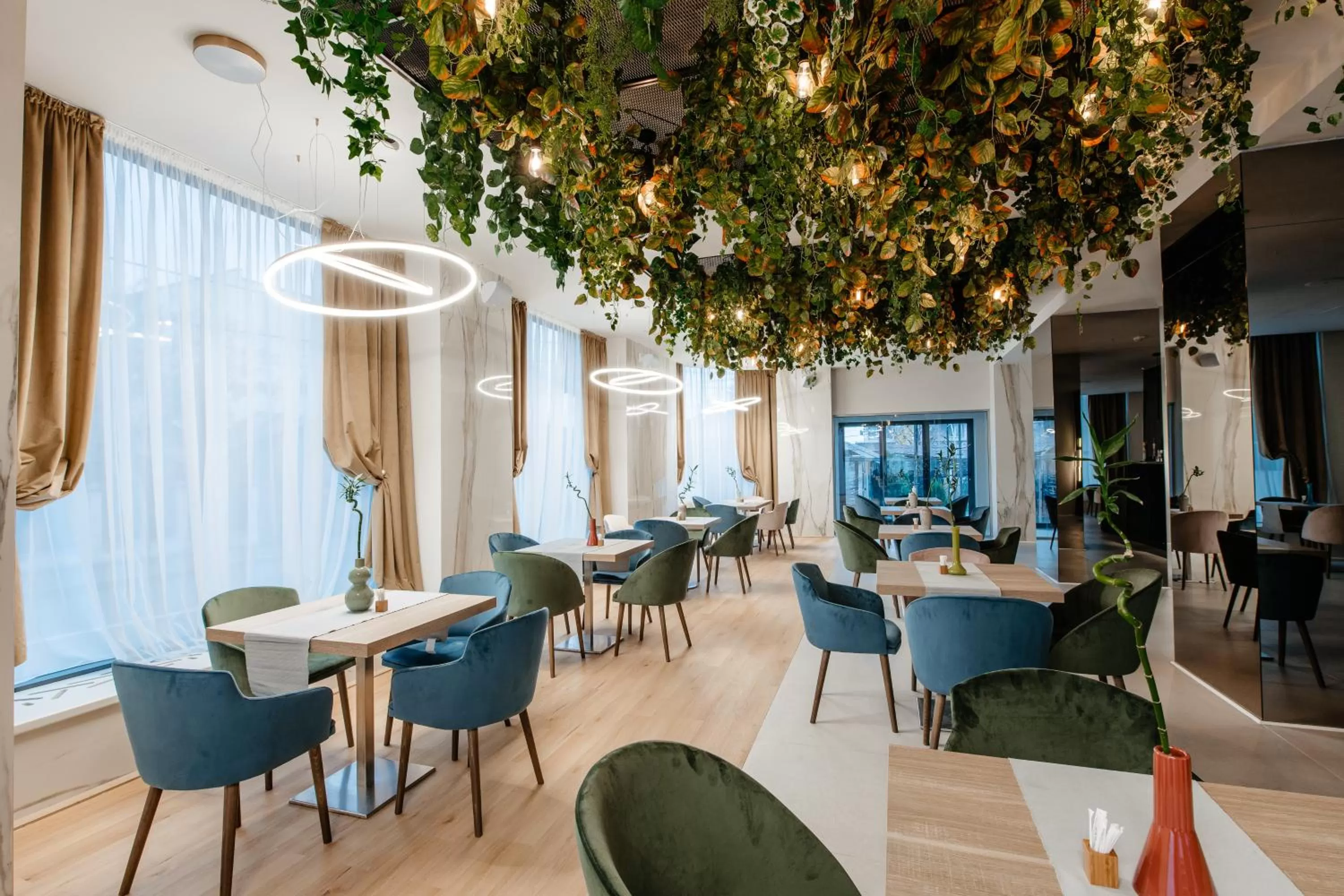 Restaurant/places to eat in Hotel Clipa