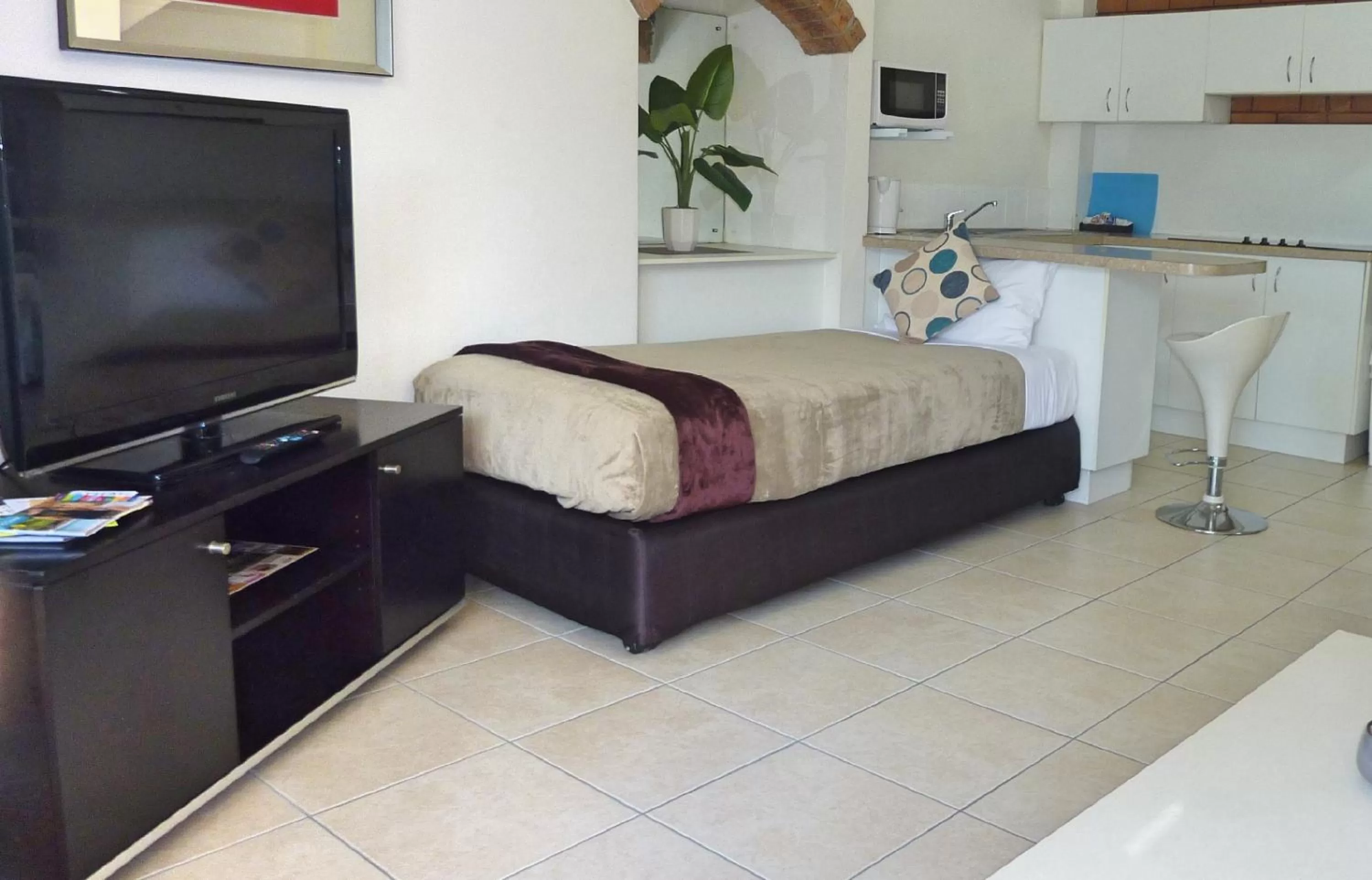 Bed in Jadran Motel & El Jays Holiday Lodge