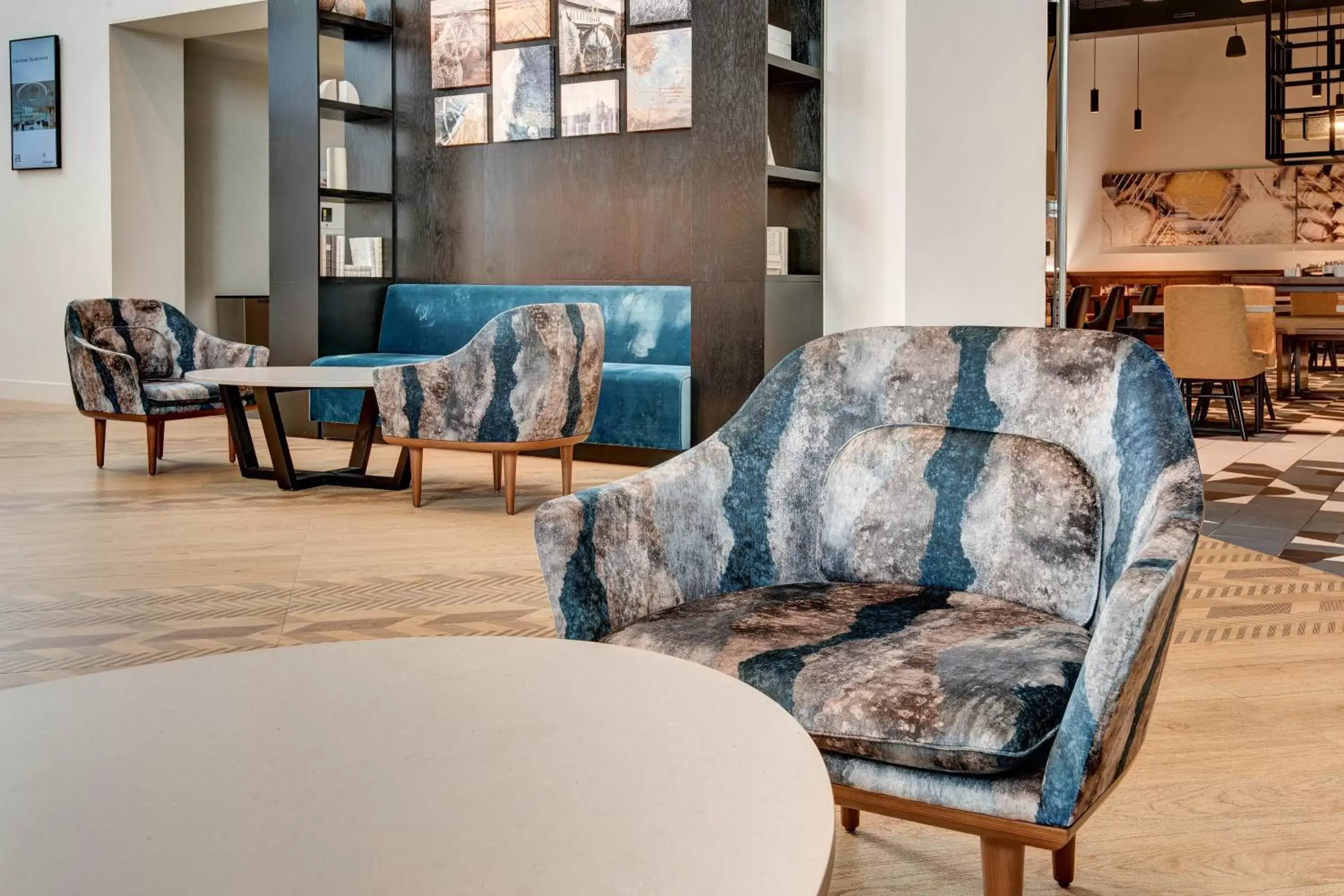 Lounge or bar, Seating Area in Sheraton Eatontown Hotel