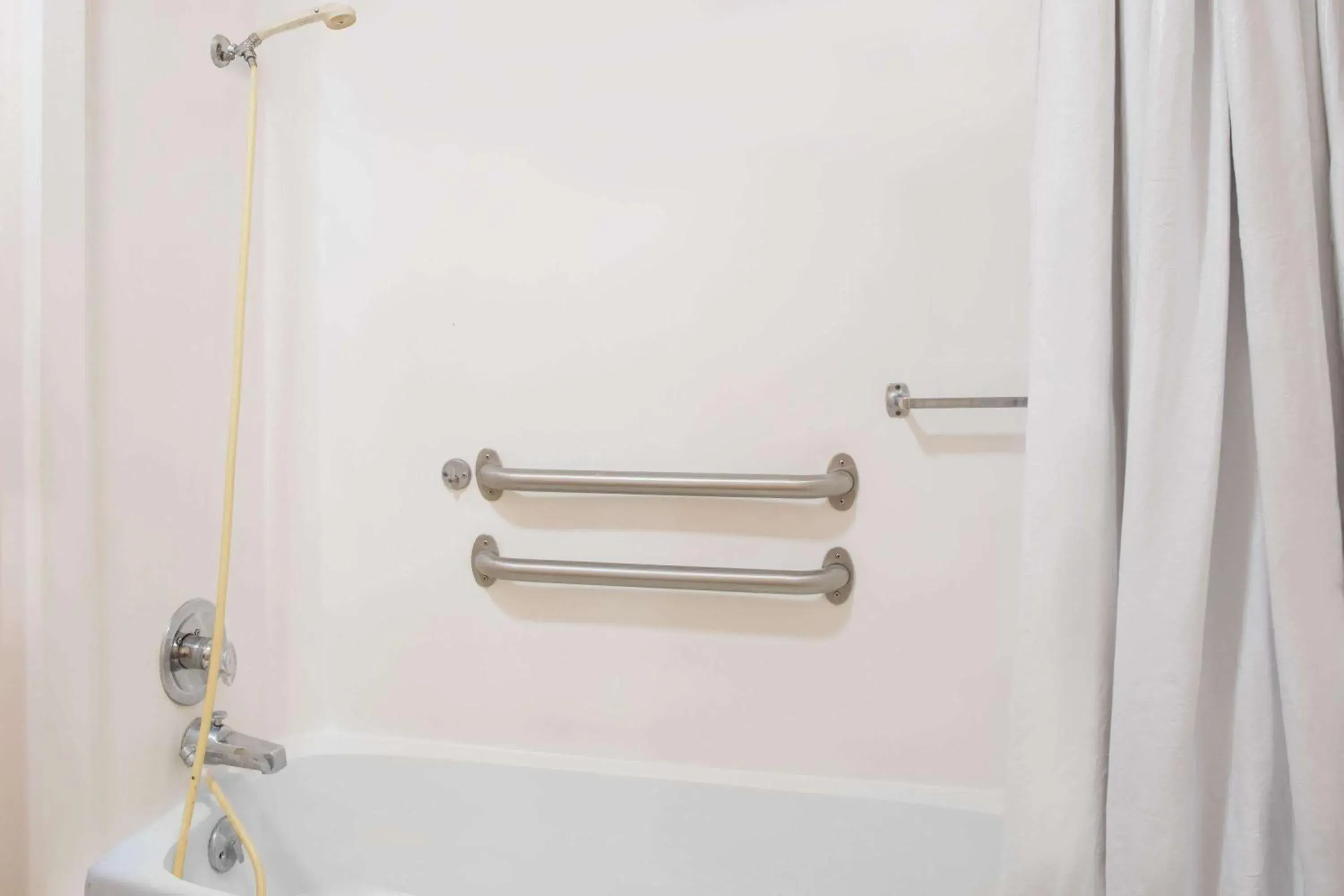 Photo of the whole room in Knights Inn - Augusta Photo of the whole room in Knights Inn - Augusta