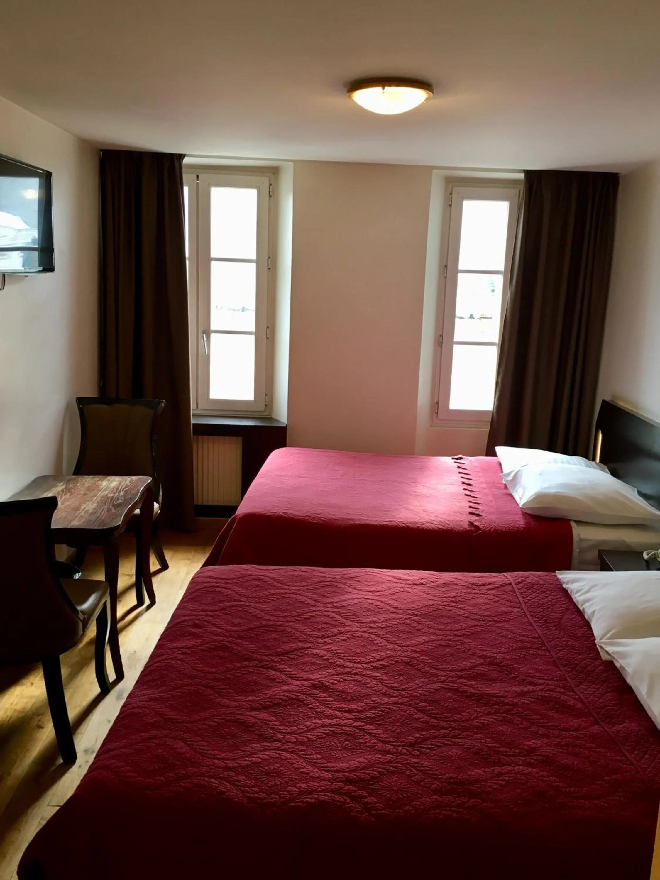 Bed in Hôtel Belle Fontainebleau