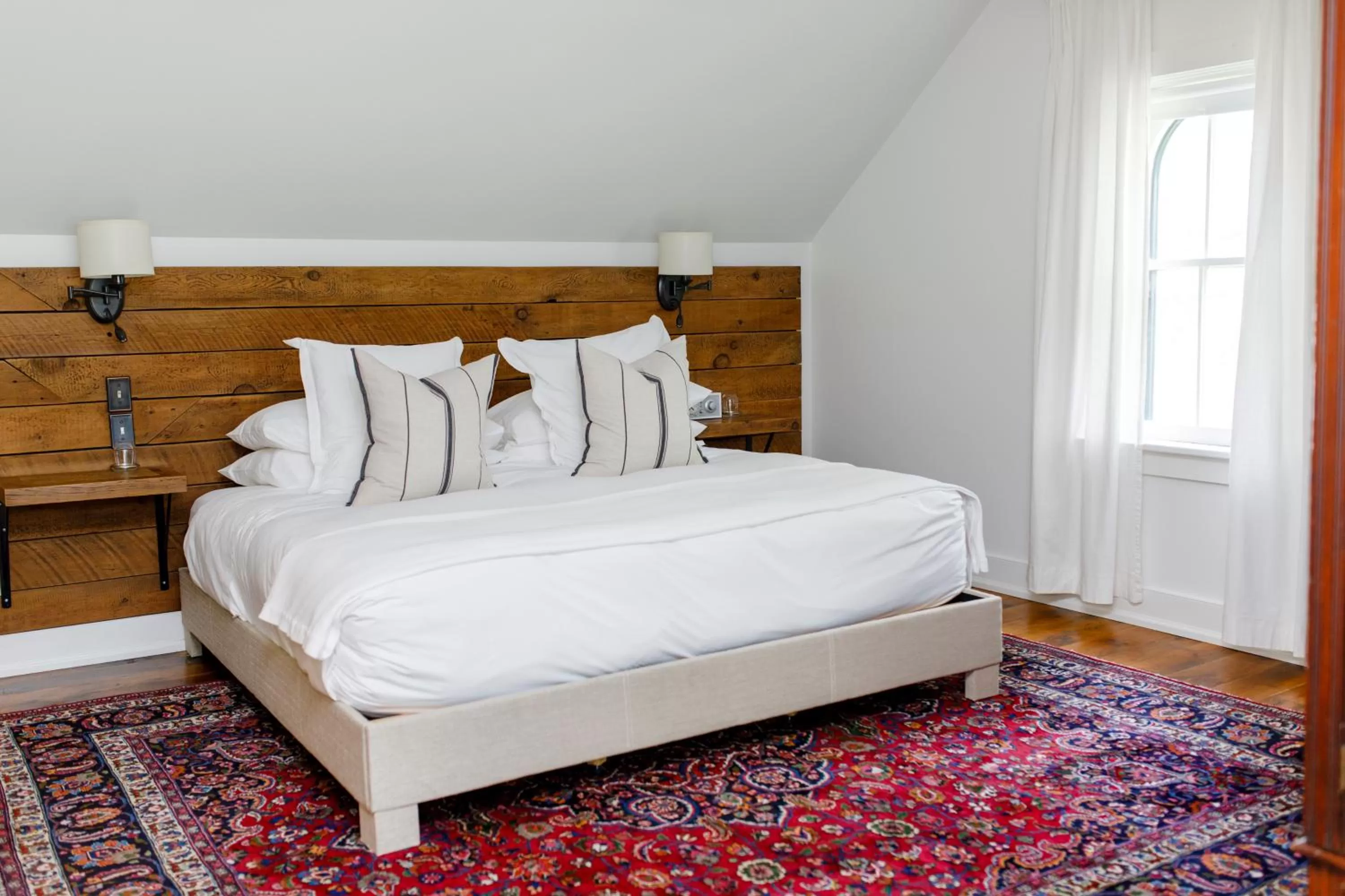 Bed in Woodbourne Inn