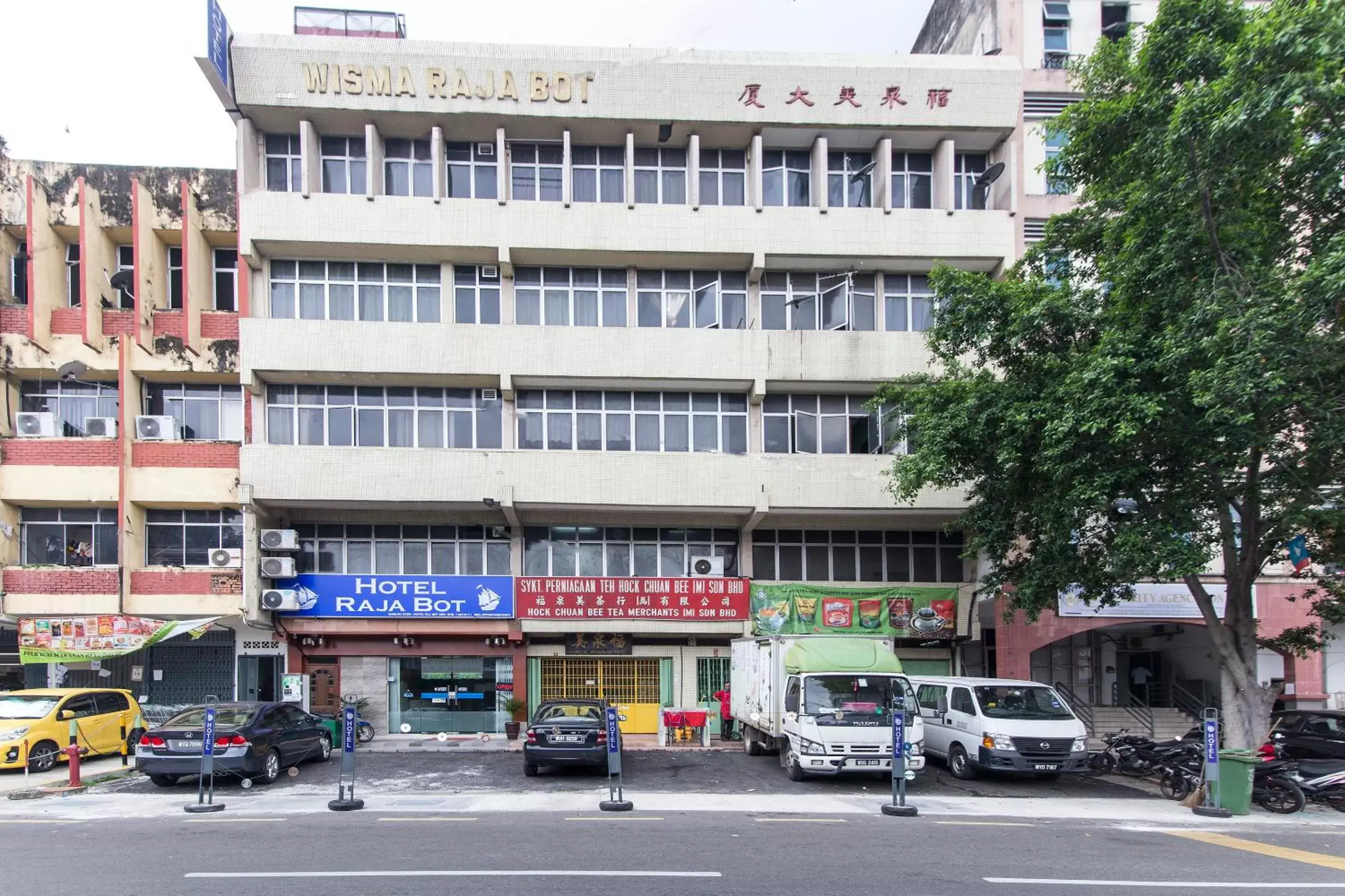 Facade/entrance, Property Building in Hotel Raja Bot