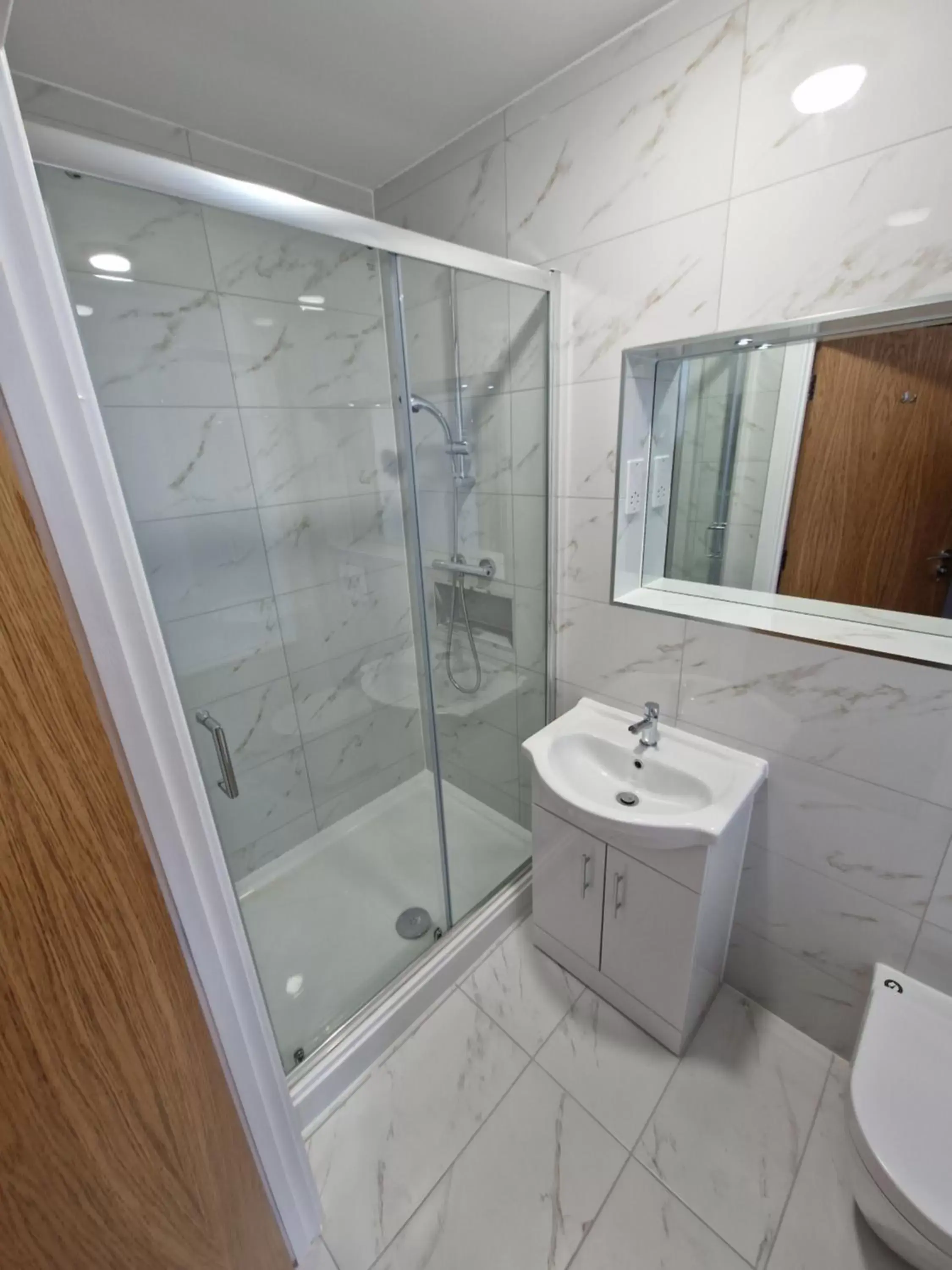 Bathroom in Best Western Northfields Ealing Hotel