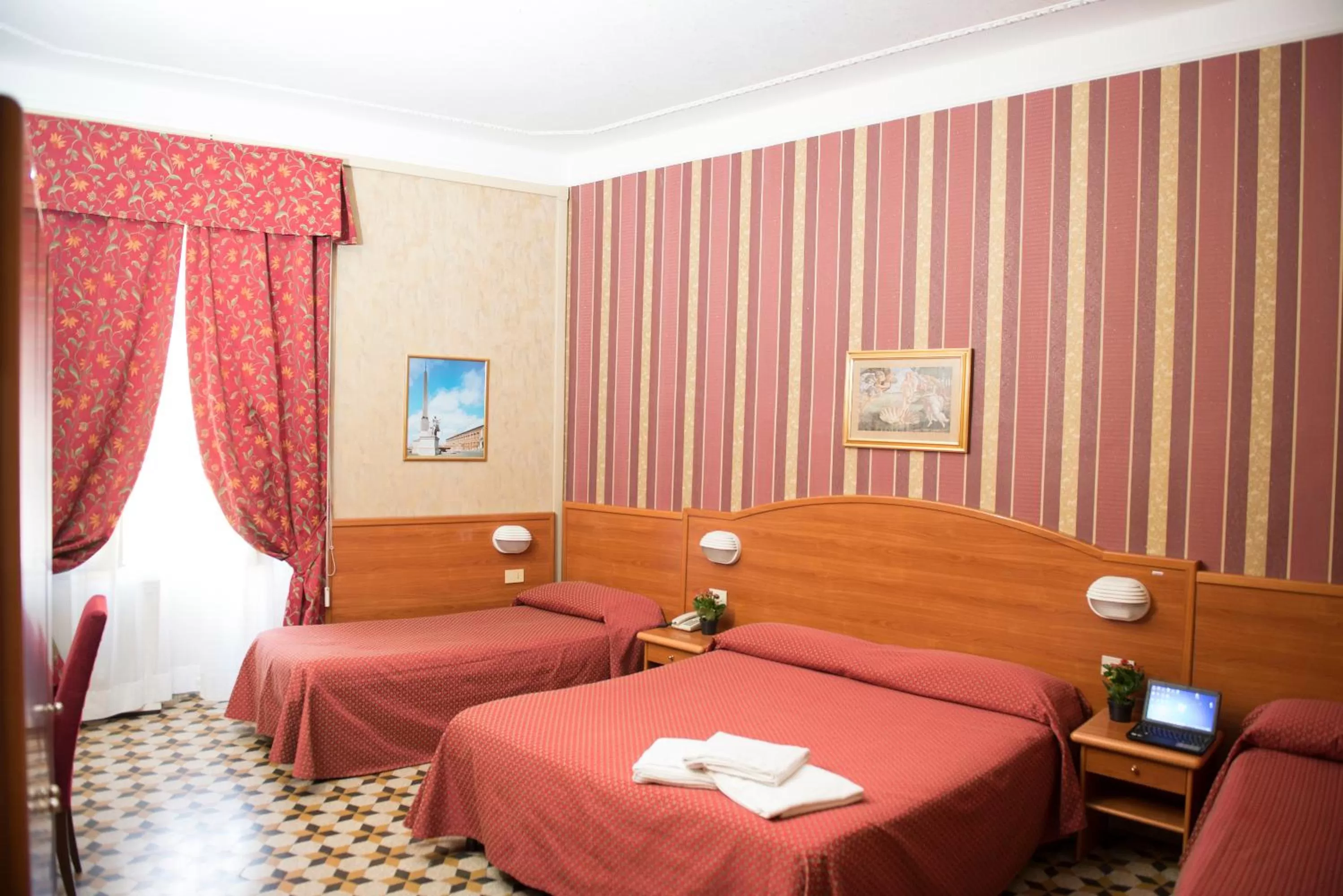 Bedroom, Bed in Hotel Emmaus