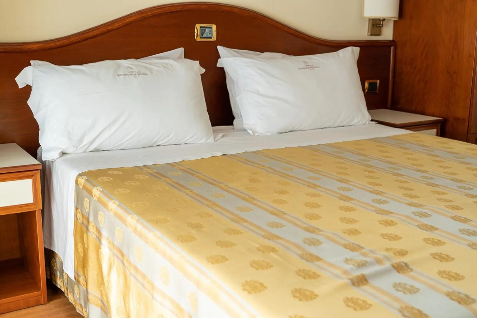 Bedroom, Bed in Hotels Vidi Miramare & Delfino