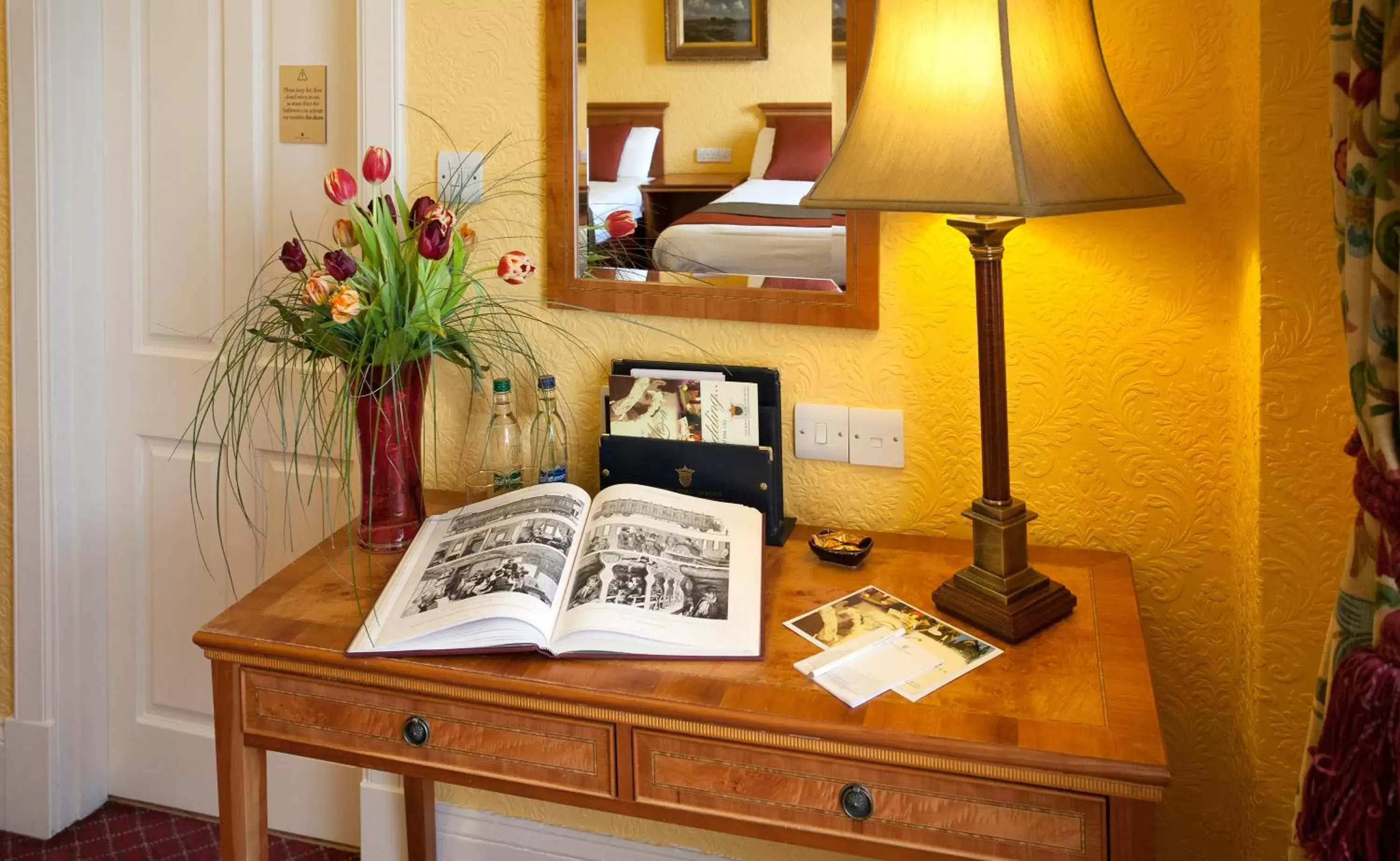 Bedroom, Lobby/Reception in The Royal Highland Hotel