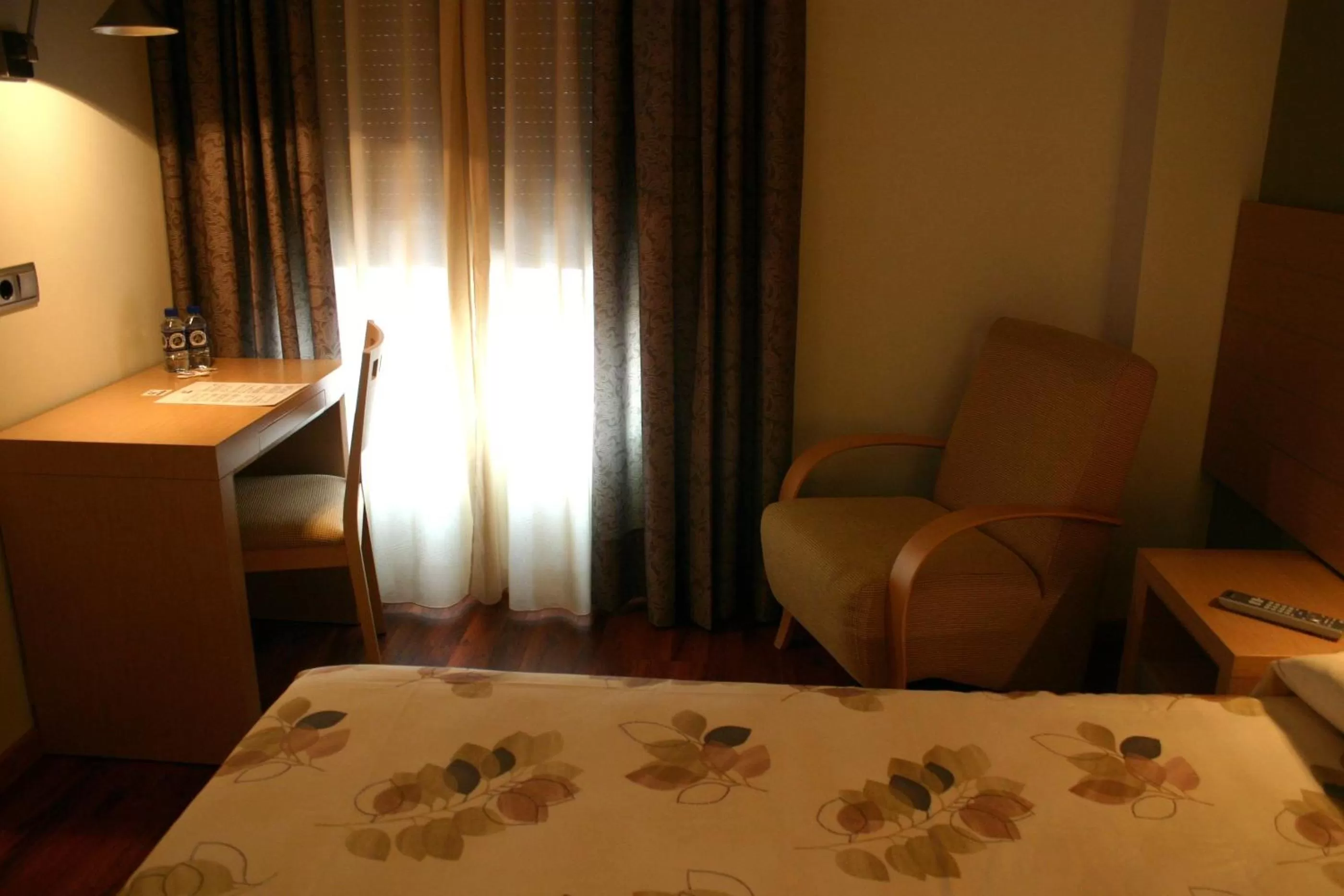 Photo of the whole room, Bed in 4C Bravo Murillo