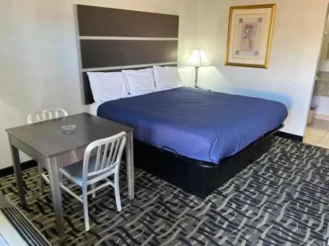 Bed in Homelodge Newnan