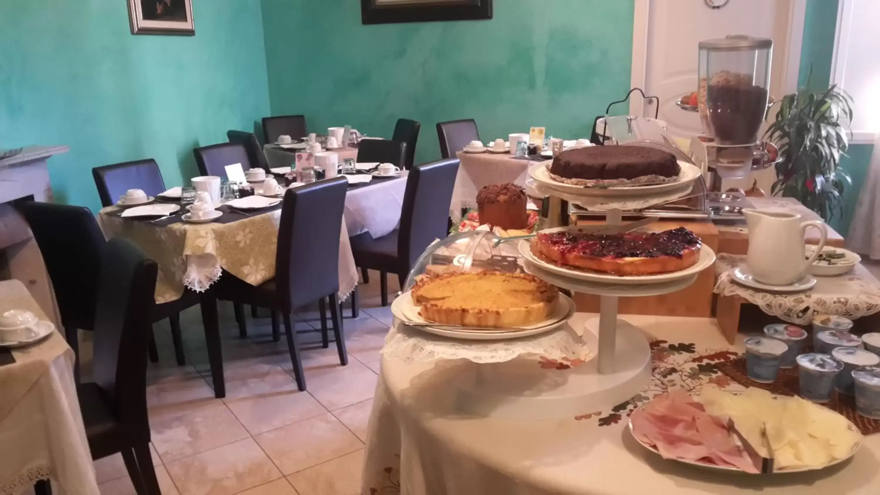 Buffet breakfast, Restaurant/Places to Eat in Locanda dei Fiori