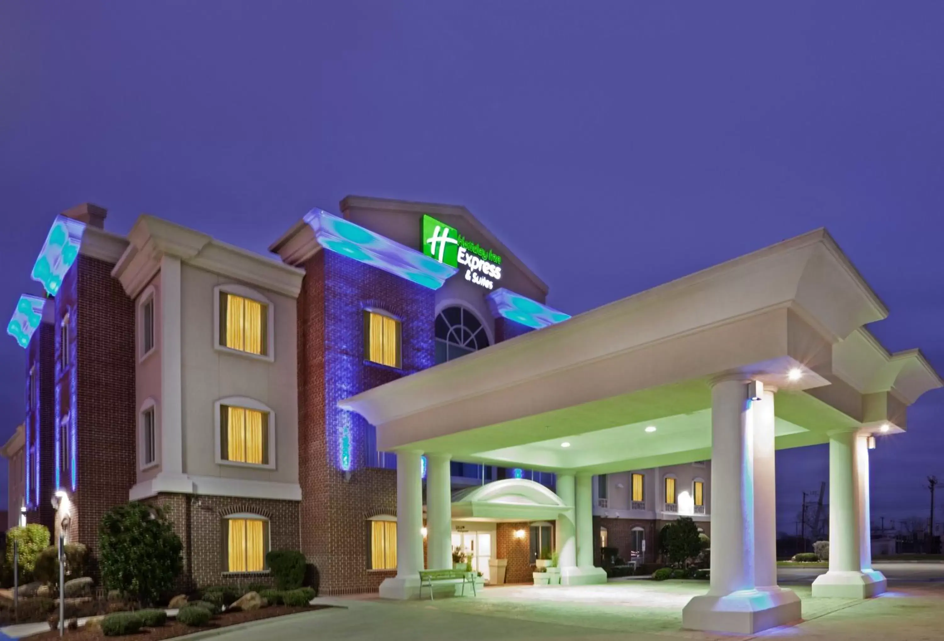 Property building in Holiday Inn Express & Suites Waxahachie by IHG Property building in Holiday Inn Express & Suites Waxahachie by IHG