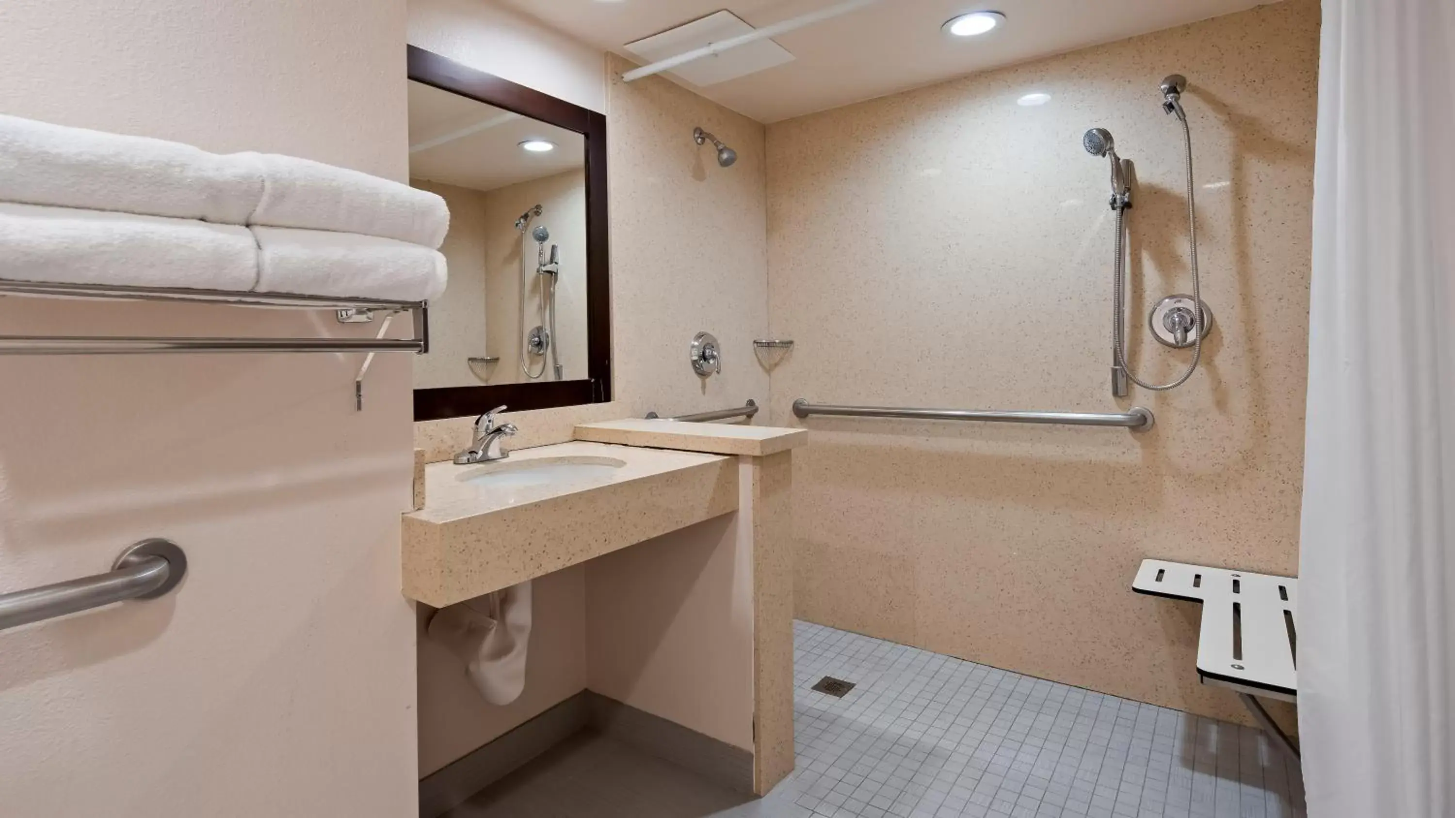 Bathroom in Best Western Plus Heritage Inn Ontario Rancho Cucamonga