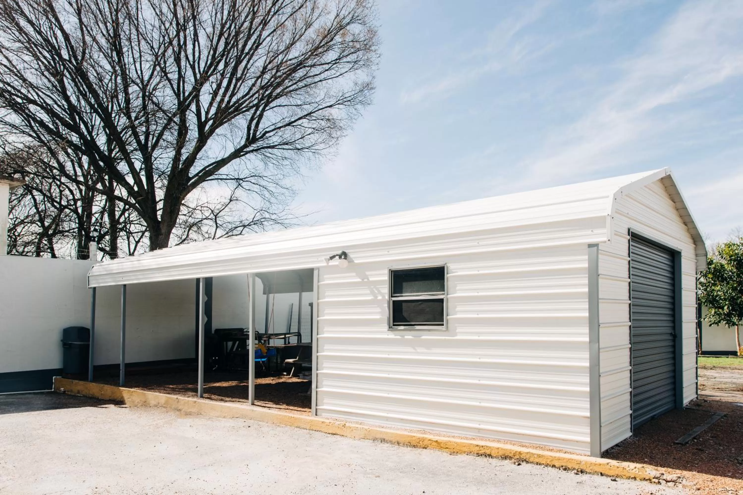 Patio, Property Building in Space City Inn