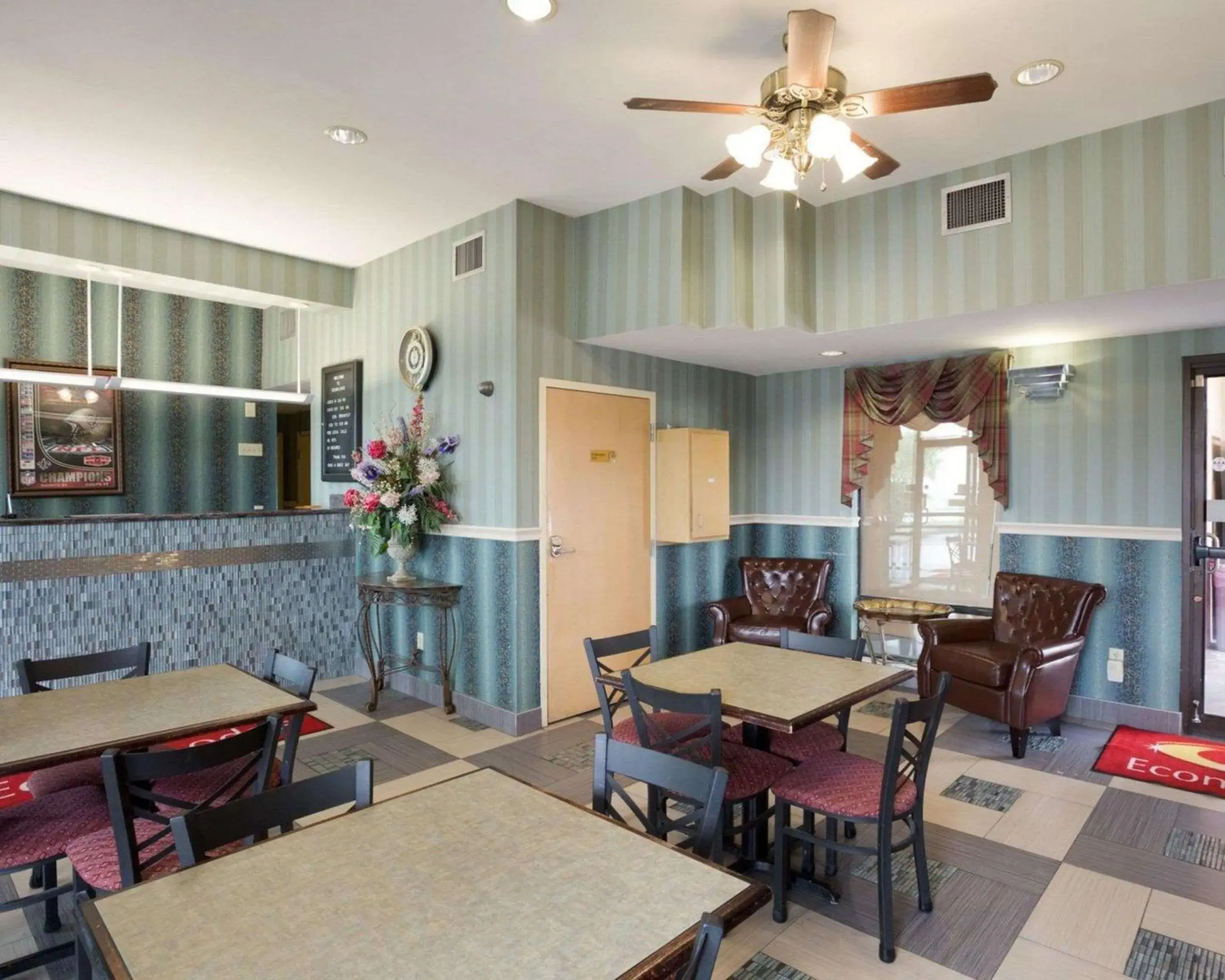 Restaurant/Places to Eat in Rodeway Inn & Suites