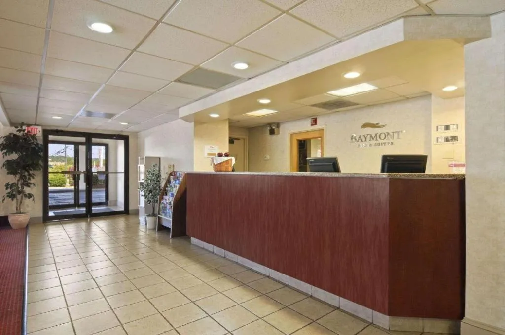 Lobby or reception in Baymont by Wyndham Macon I-75