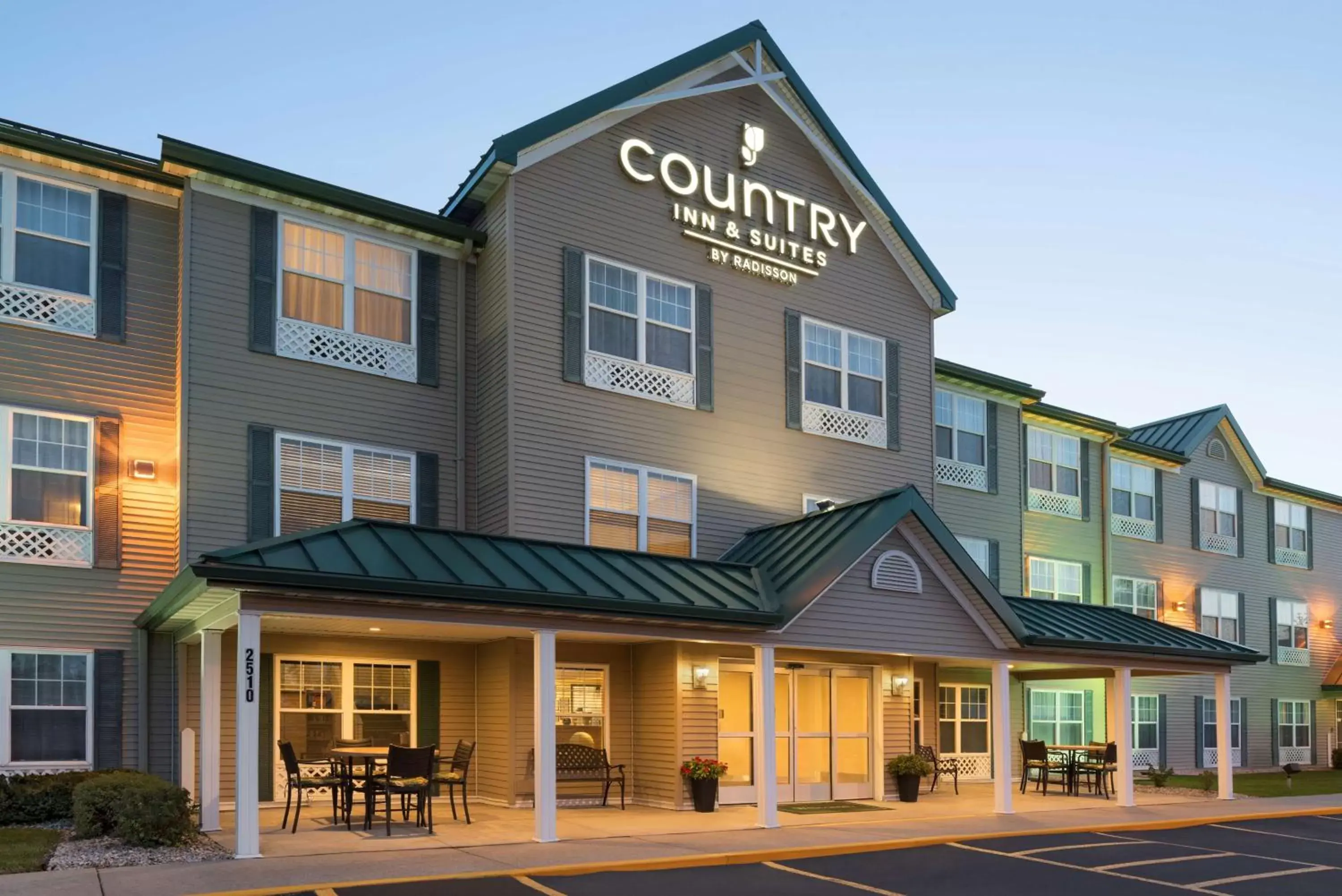 Property building in Country Inn & Suites by Radisson, Ankeny, IA