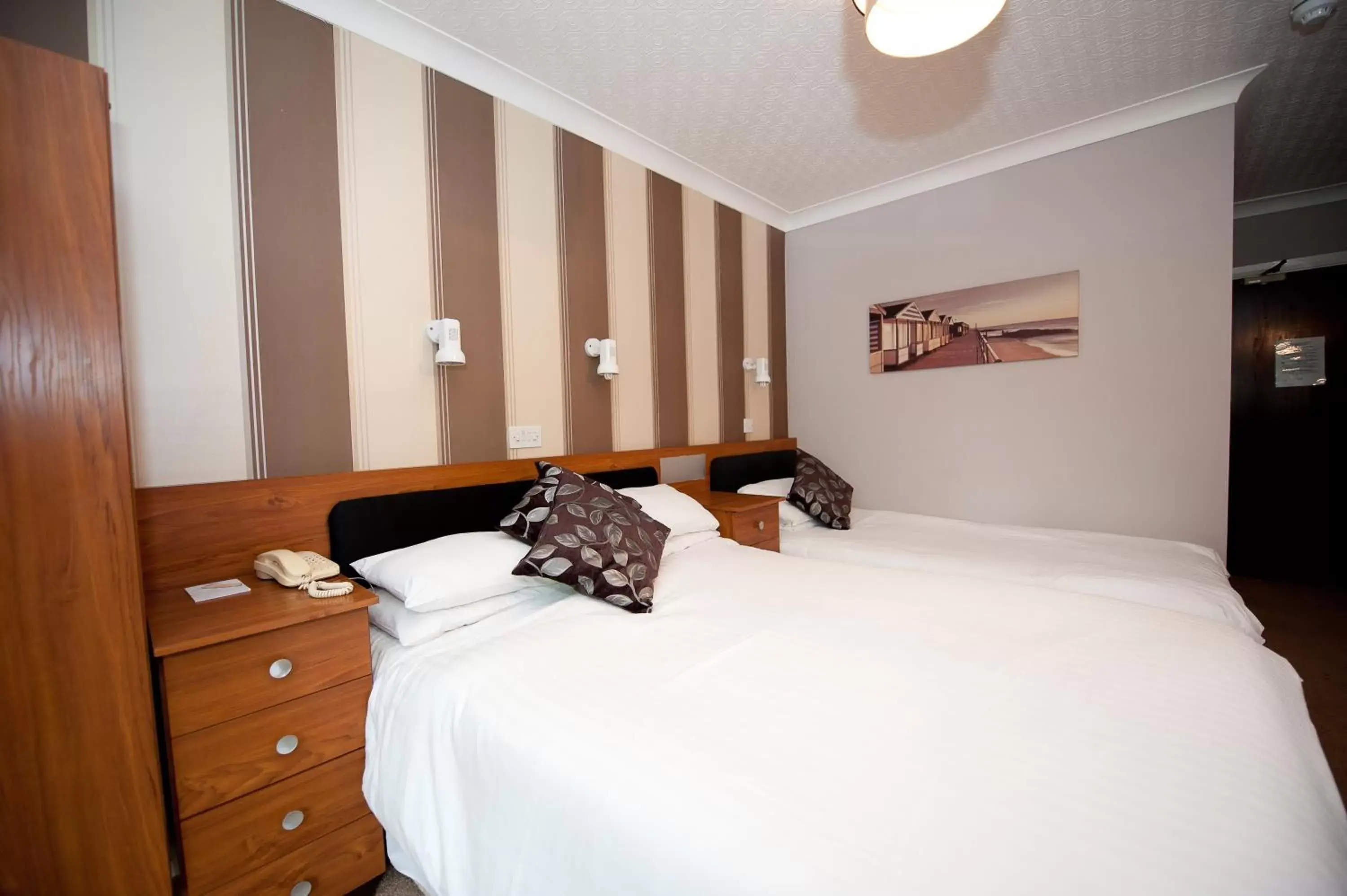 Standard Family Room (2 Adults + 1 Child) in Suncliff Hotel - OCEANA COLLECTION Standard Family Room (2 Adults + 1 Child) in Suncliff Hotel - OCEANA COLLECTION