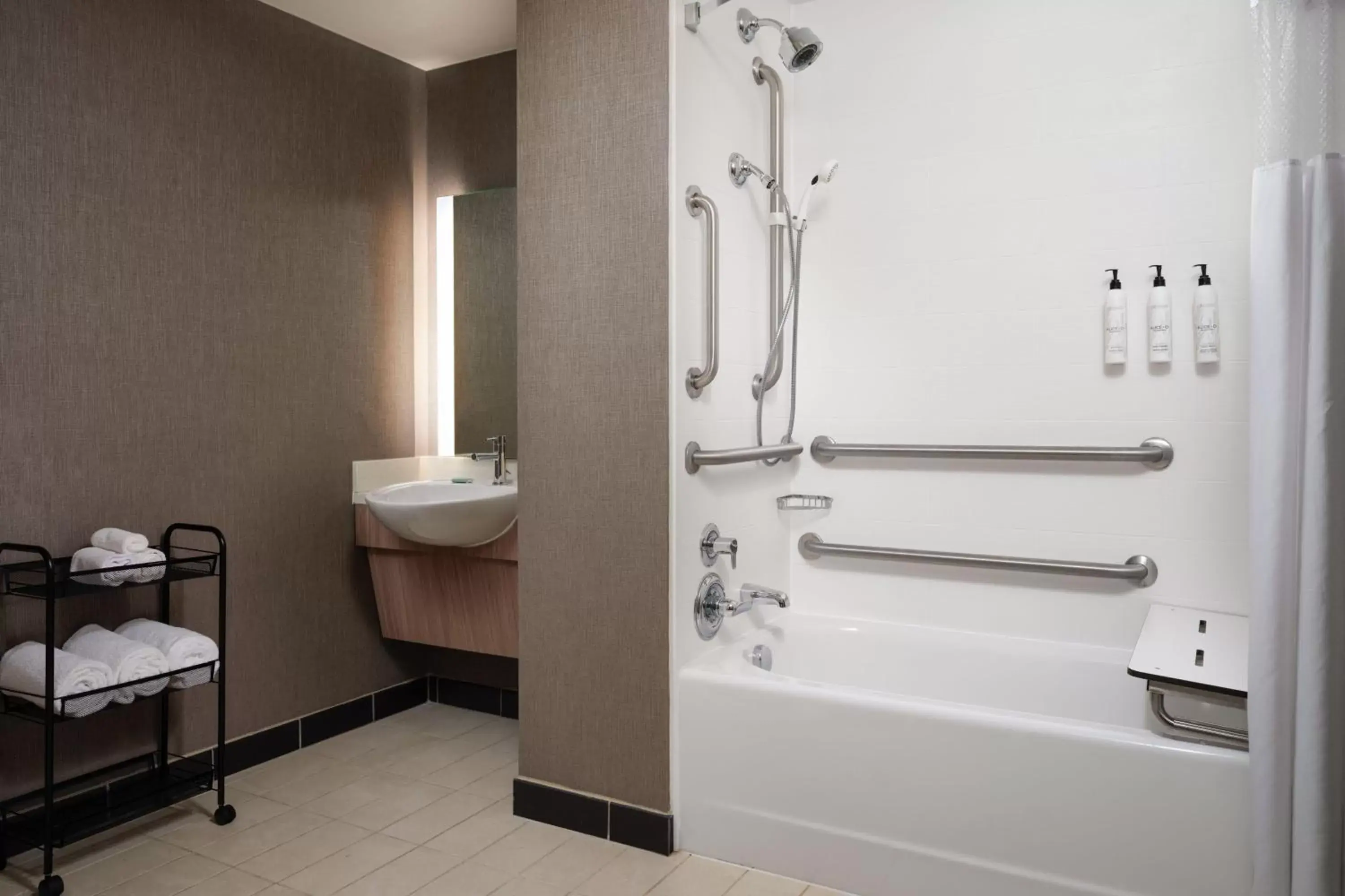 Bathroom in Spring Hill Suites Minneapolis-St. Paul Airport/Mall Of America