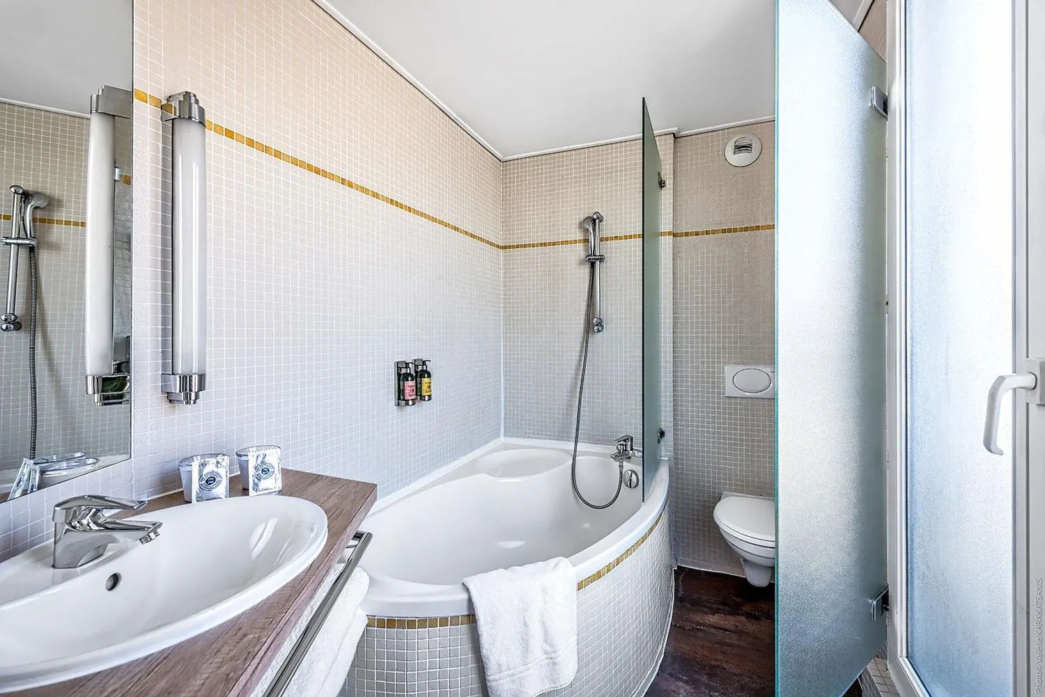 Bathroom in Etoile Park Hotel