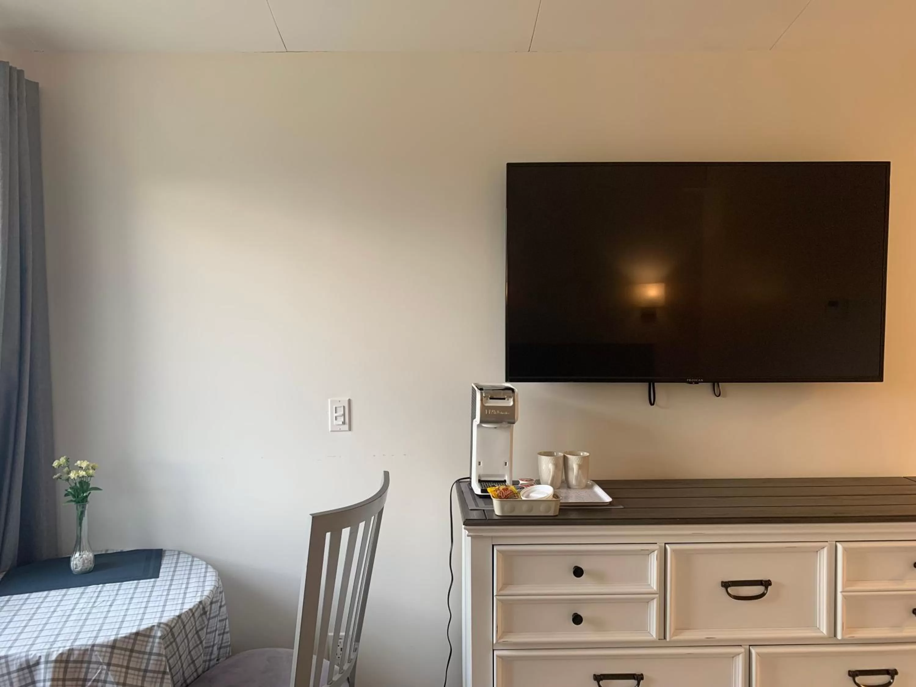 TV and multimedia in Destination Inn Cache Creek