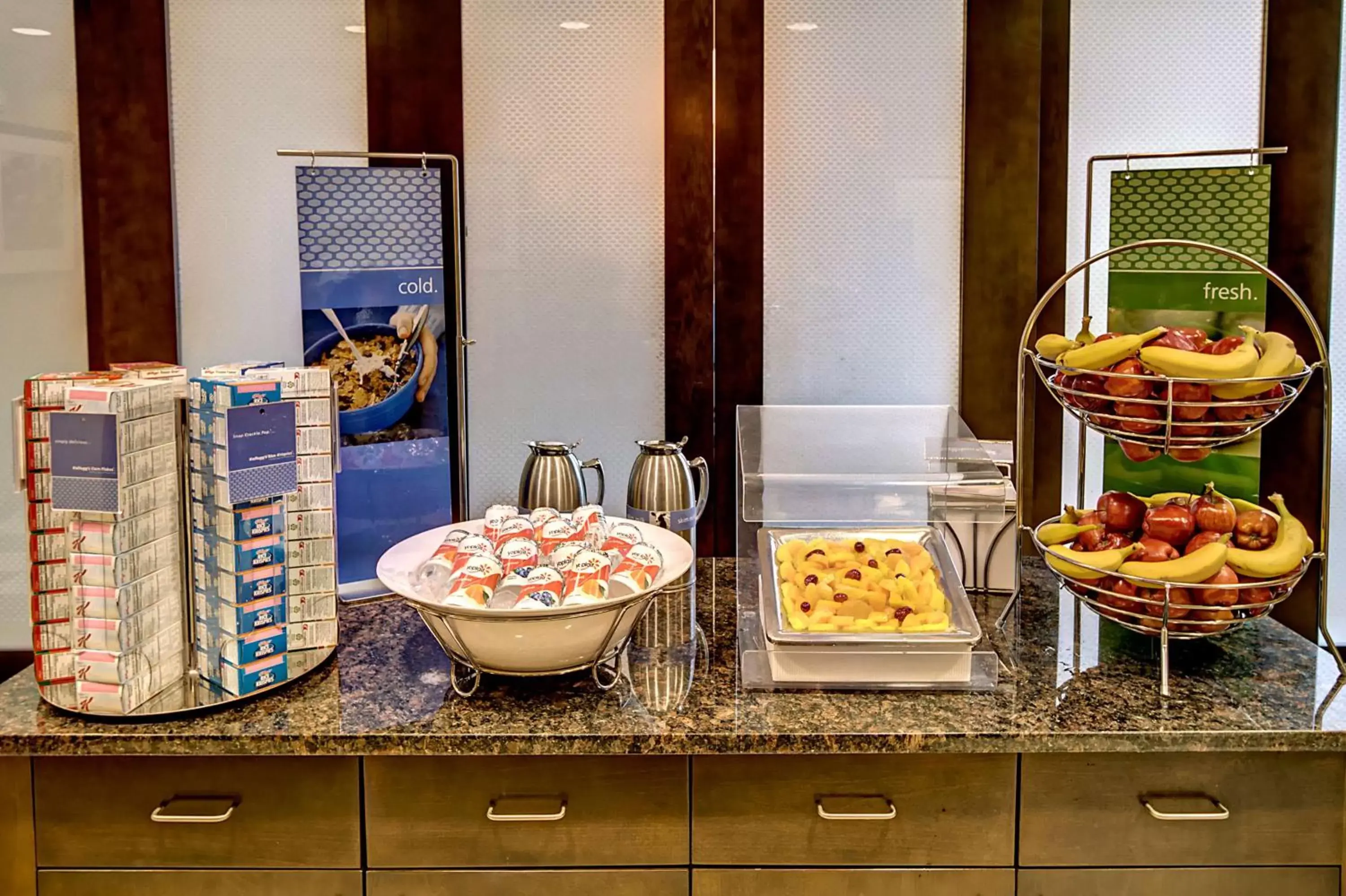 Dining area in Hampton Inn By Hilton & Suites Rochester/Henrietta