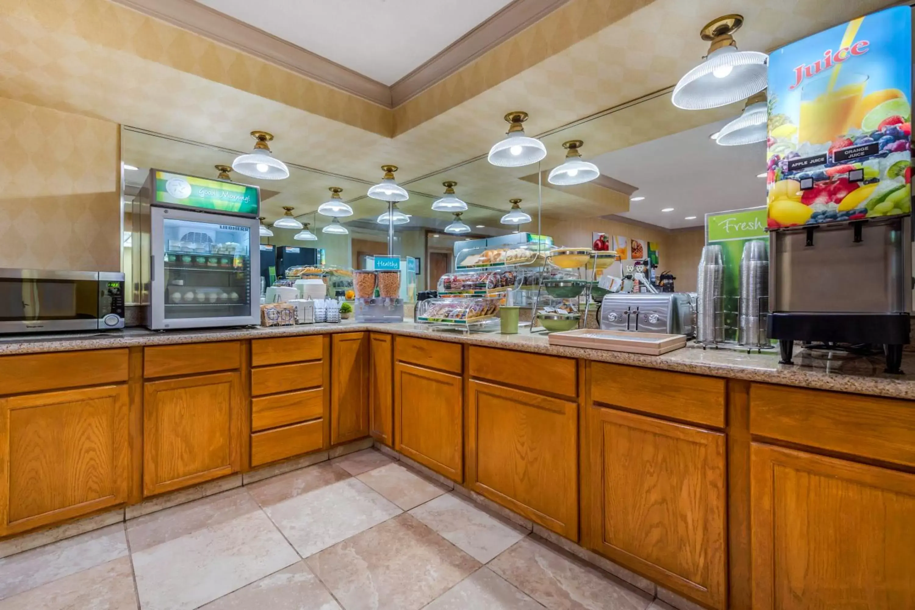 Breakfast in Quality Inn Fort Wayne Breakfast in Quality Inn Fort Wayne