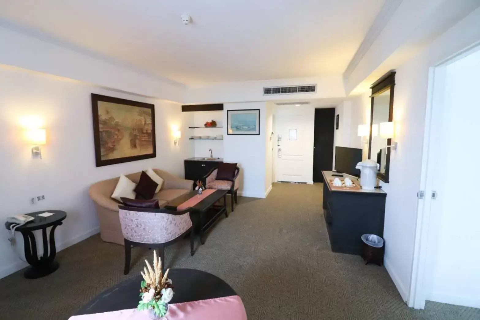 One-Bedroom Suite in Hua Hin Grand Hotel and Plaza - SHA Extra Plus One-Bedroom Suite in Hua Hin Grand Hotel and Plaza - SHA Extra Plus