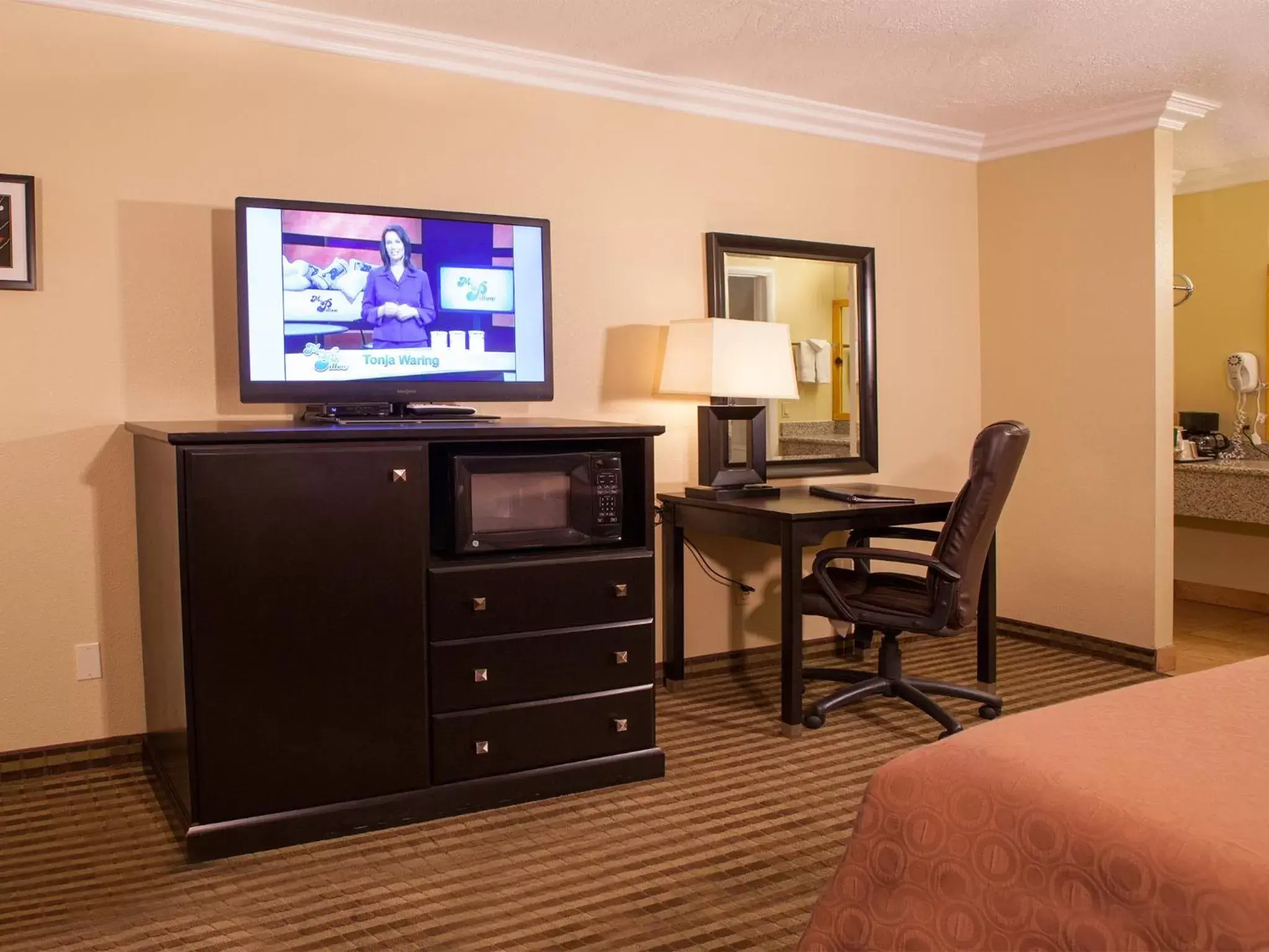 TV and multimedia, TV/Entertainment Center in Desert Quail Inn Sedona at Bell Rock