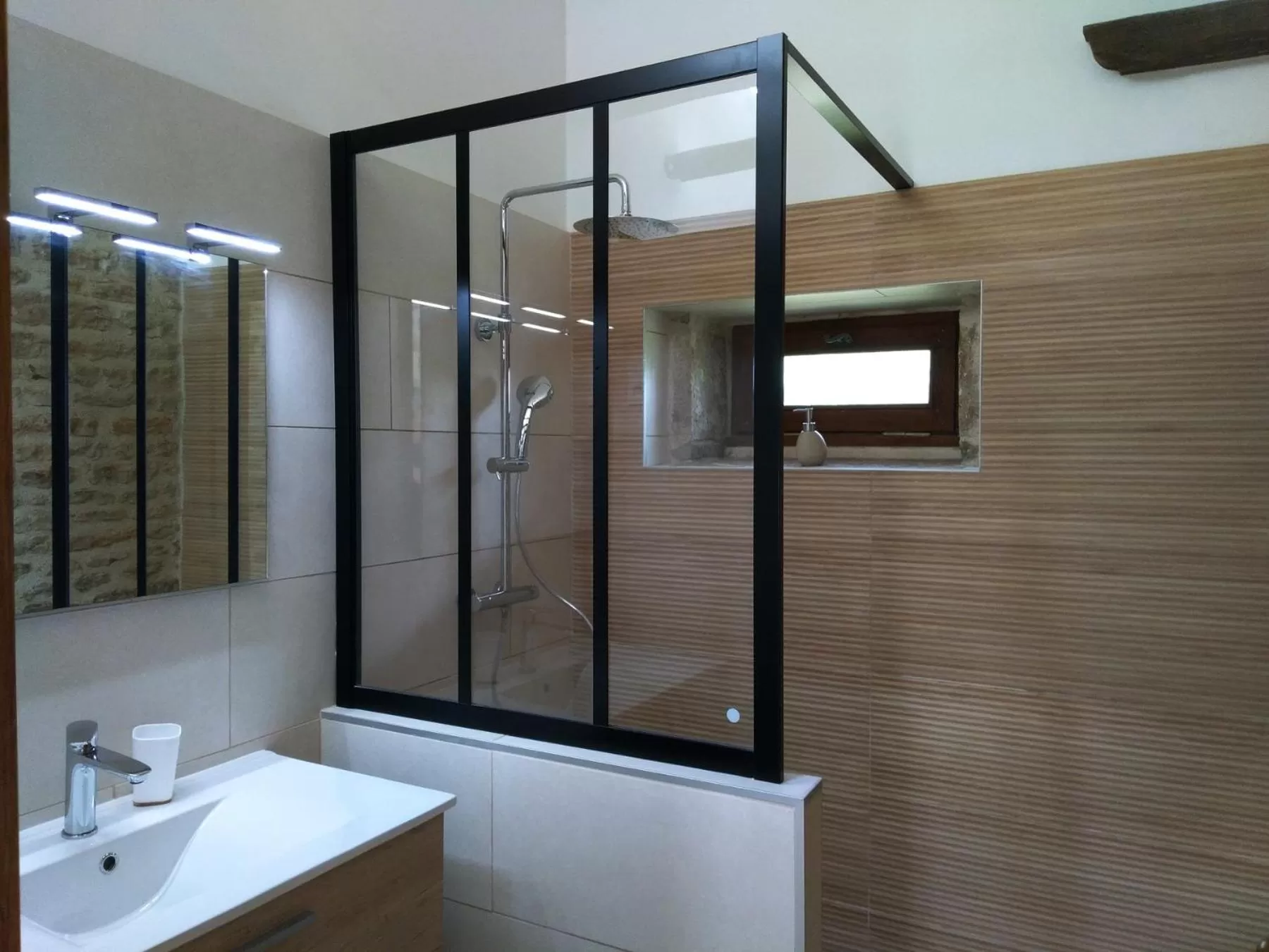 Bathroom in Jardin des Sens, la Rente d'Eguilly