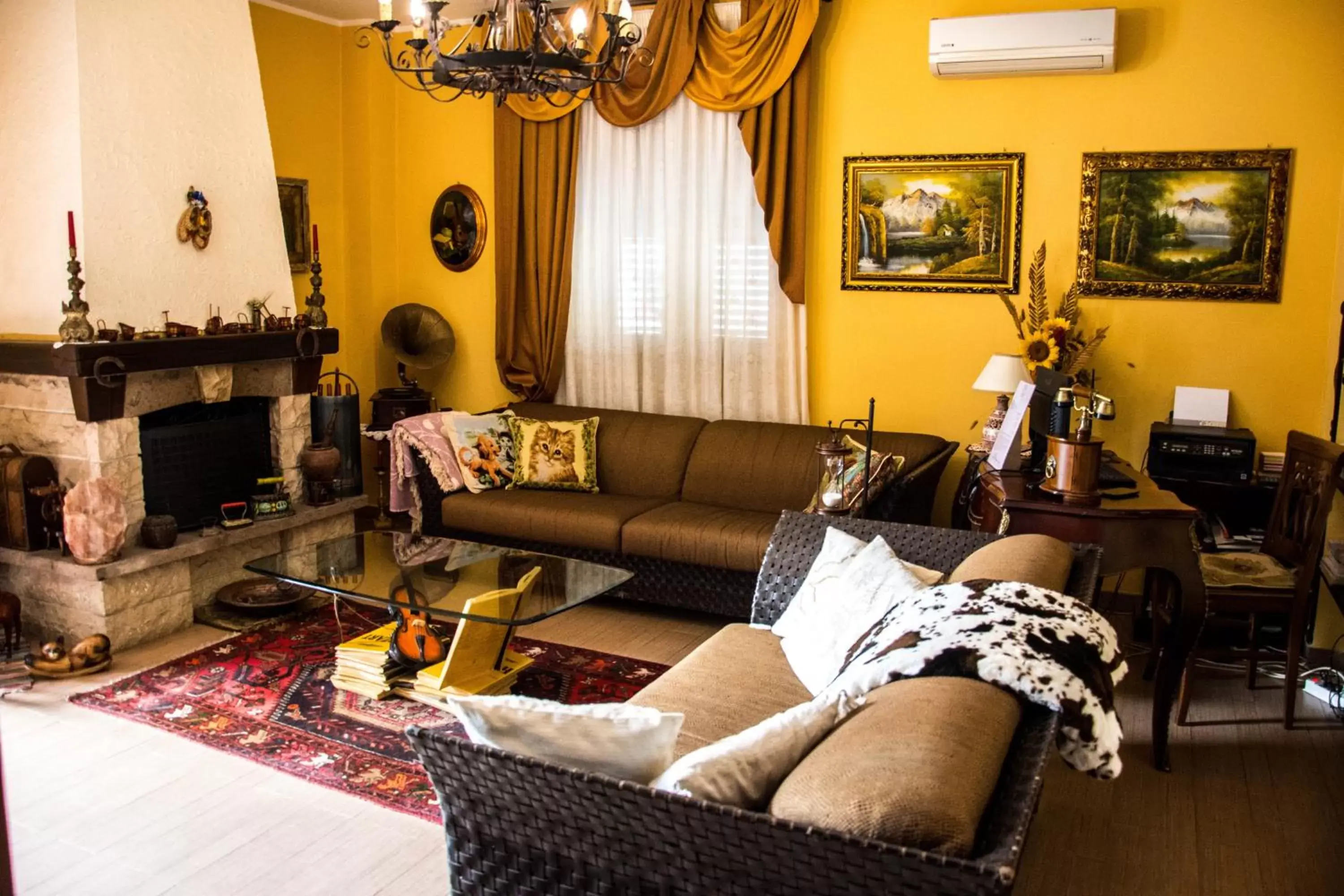 Communal lounge/ TV room, Seating Area in B&B Villa Liliya