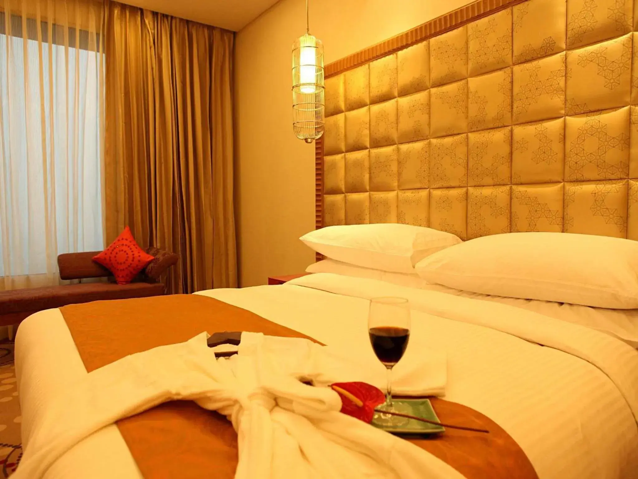 Deluxe Double or Twin Room Inclusive of Wi-Fi and 20% off on food & soft beverages in The Metropolitan Hotel New Delhi