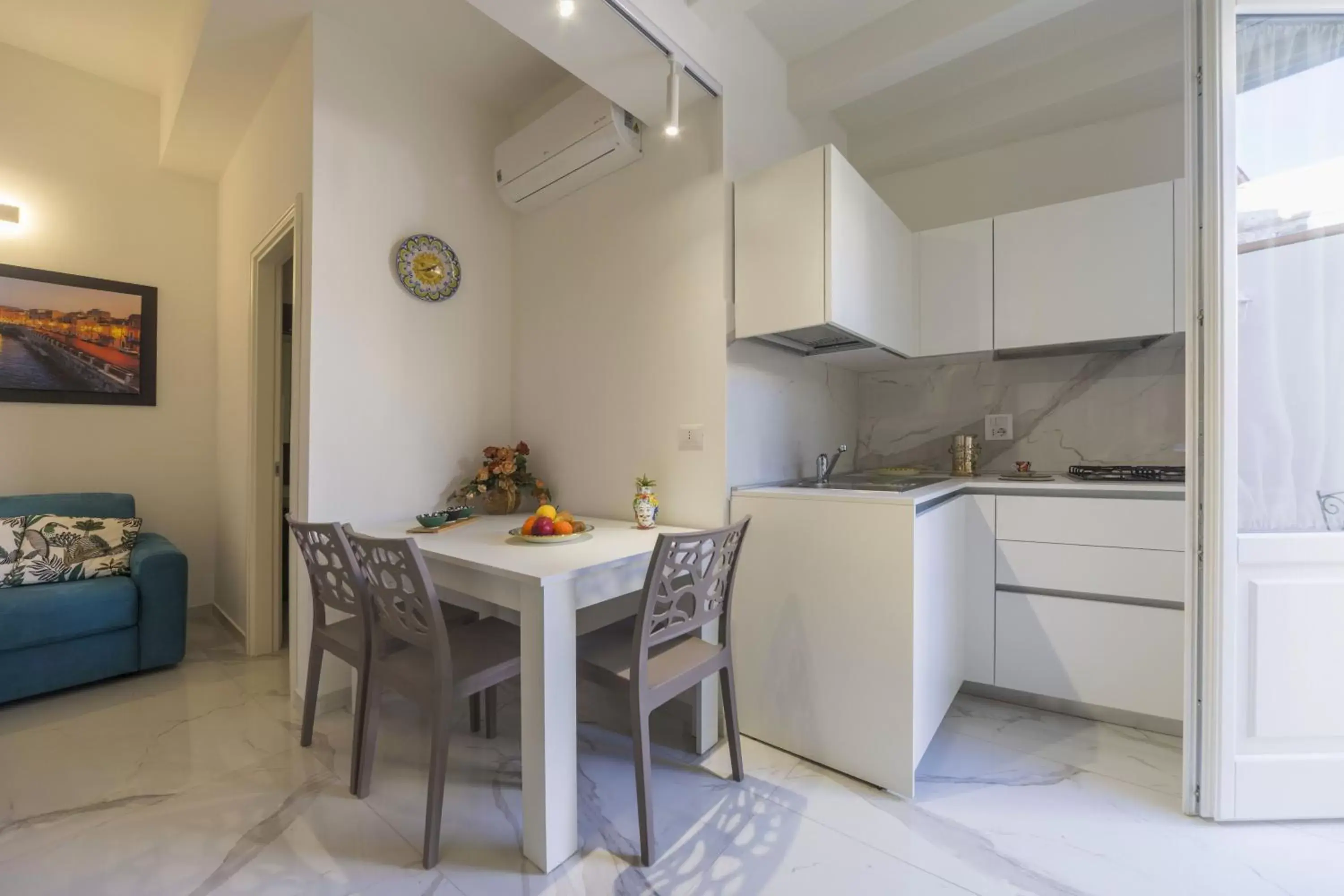 Dining area, Kitchen/Kitchenette in Corinzia Casa Vacanze