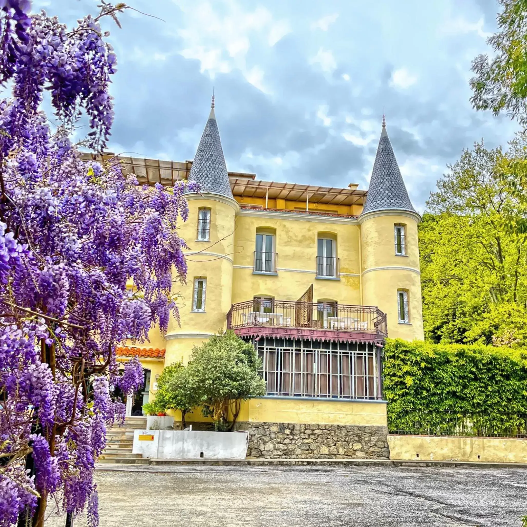 Property Building in Appart'Hotel Castel Emeraude, Charme et Caractère